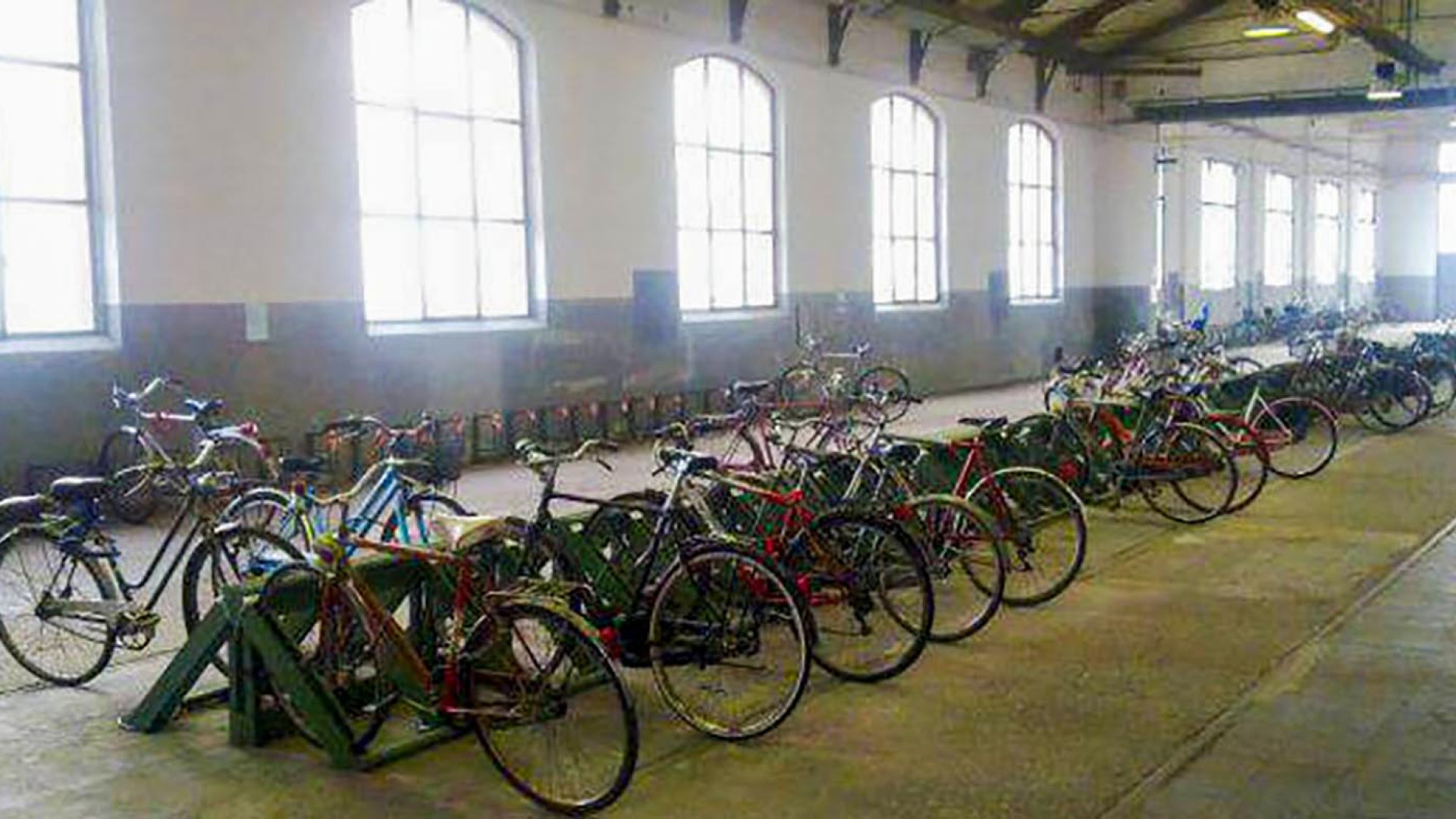 Sicurezza: tre nuove telecamere sorvegliano il deposito delle bici in stazione