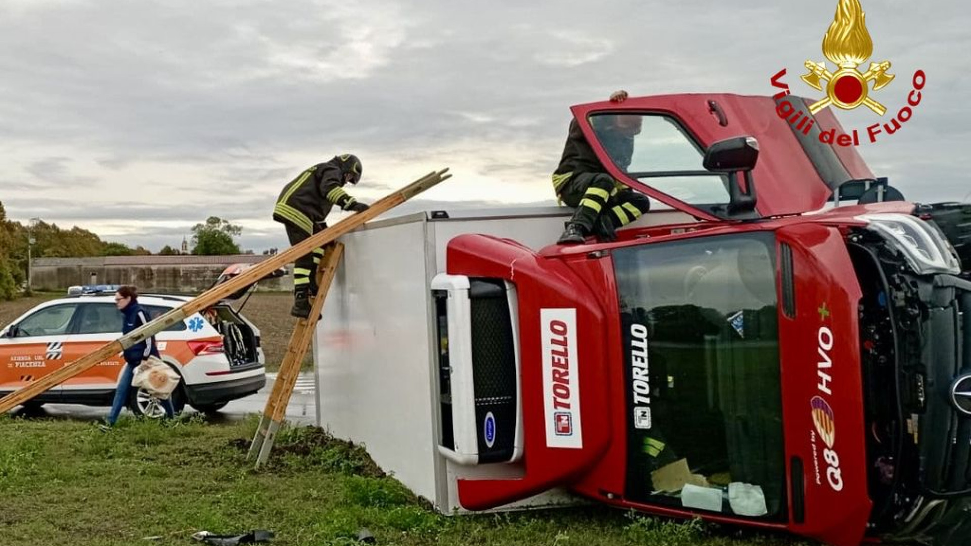 Scontro tra auto e camion a San Nazzaro: conducente liberato dai pompieri