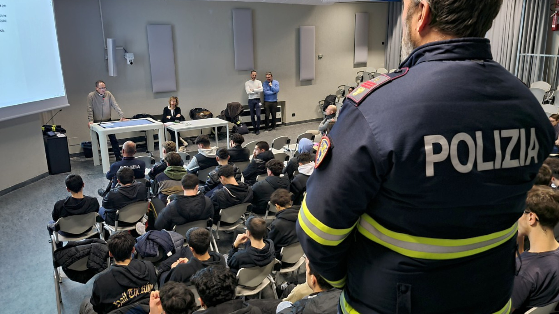 Giornata per le vittime della strada: la Polizia Stradale incontra gli studenti