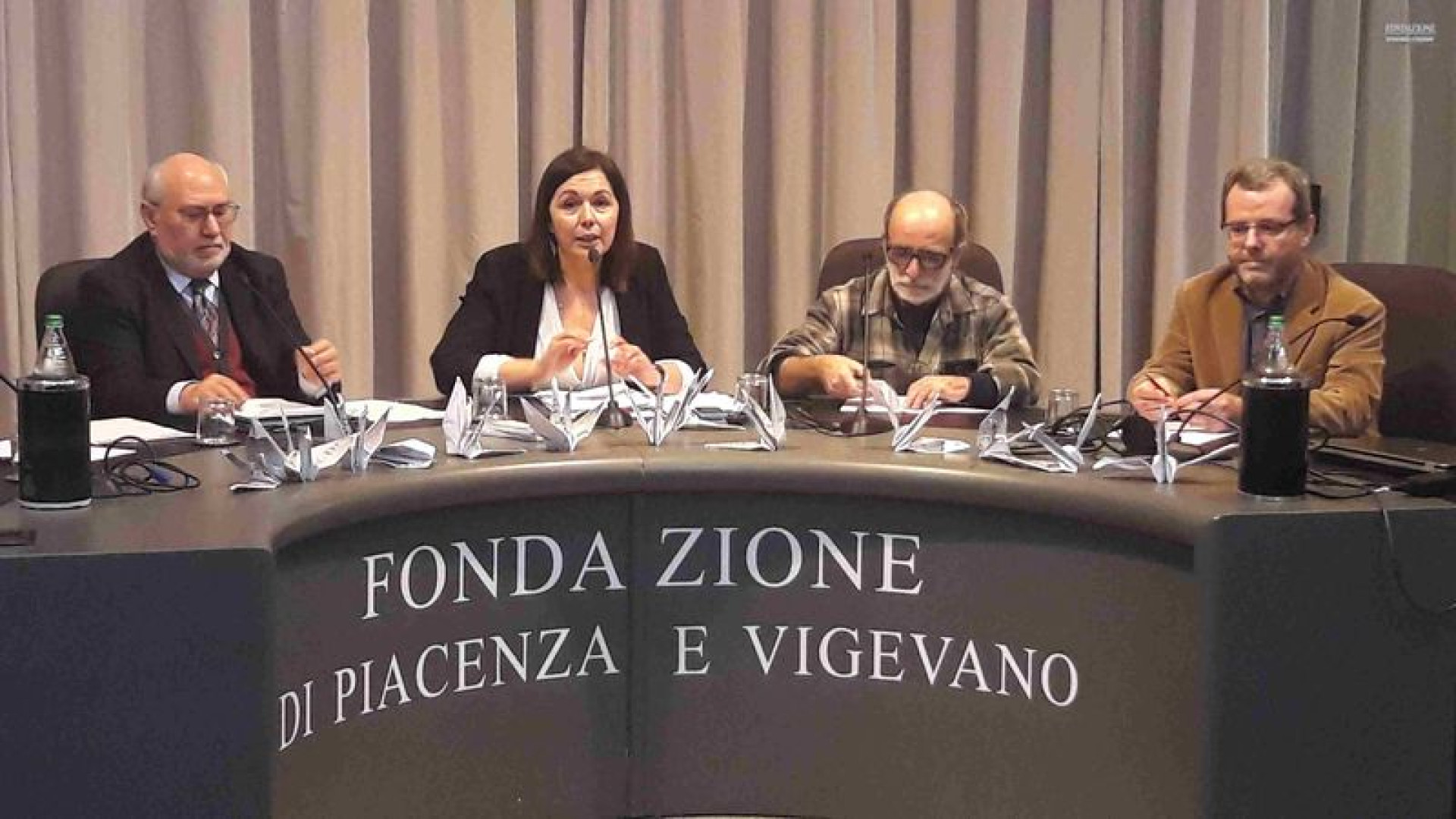 Ambiente: Regione adotta le "Gru della Pace" partite da Piacenza
