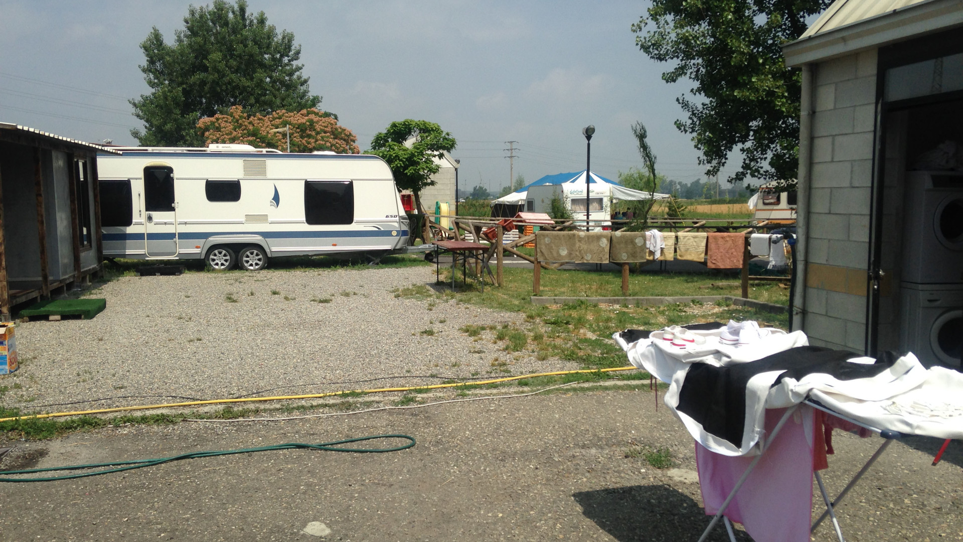 Bando da 250mila euro per progetti al campo nomadi. Il Comune: "Controlli più rigidi"