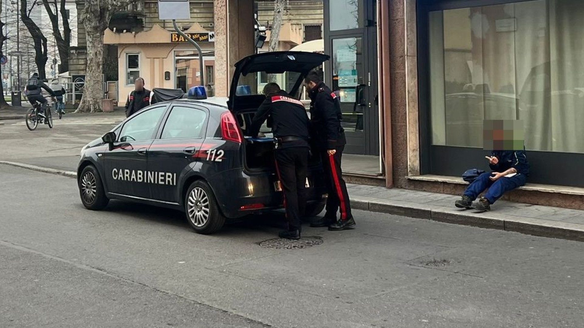 Operatrice di Iren aggredita a colpi di ombrello: arrivano i carabinieri