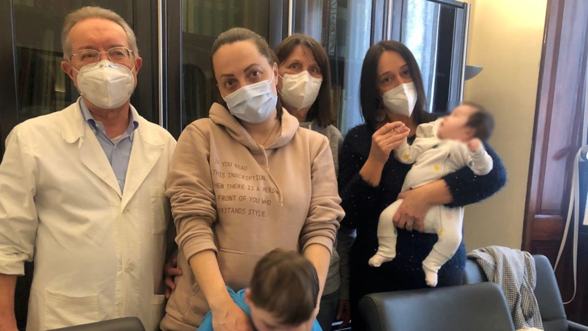 La fuga di Maria con la nuora e i nipotini: "Bombe vicino a noi, ora l'Europa ci aiuti"