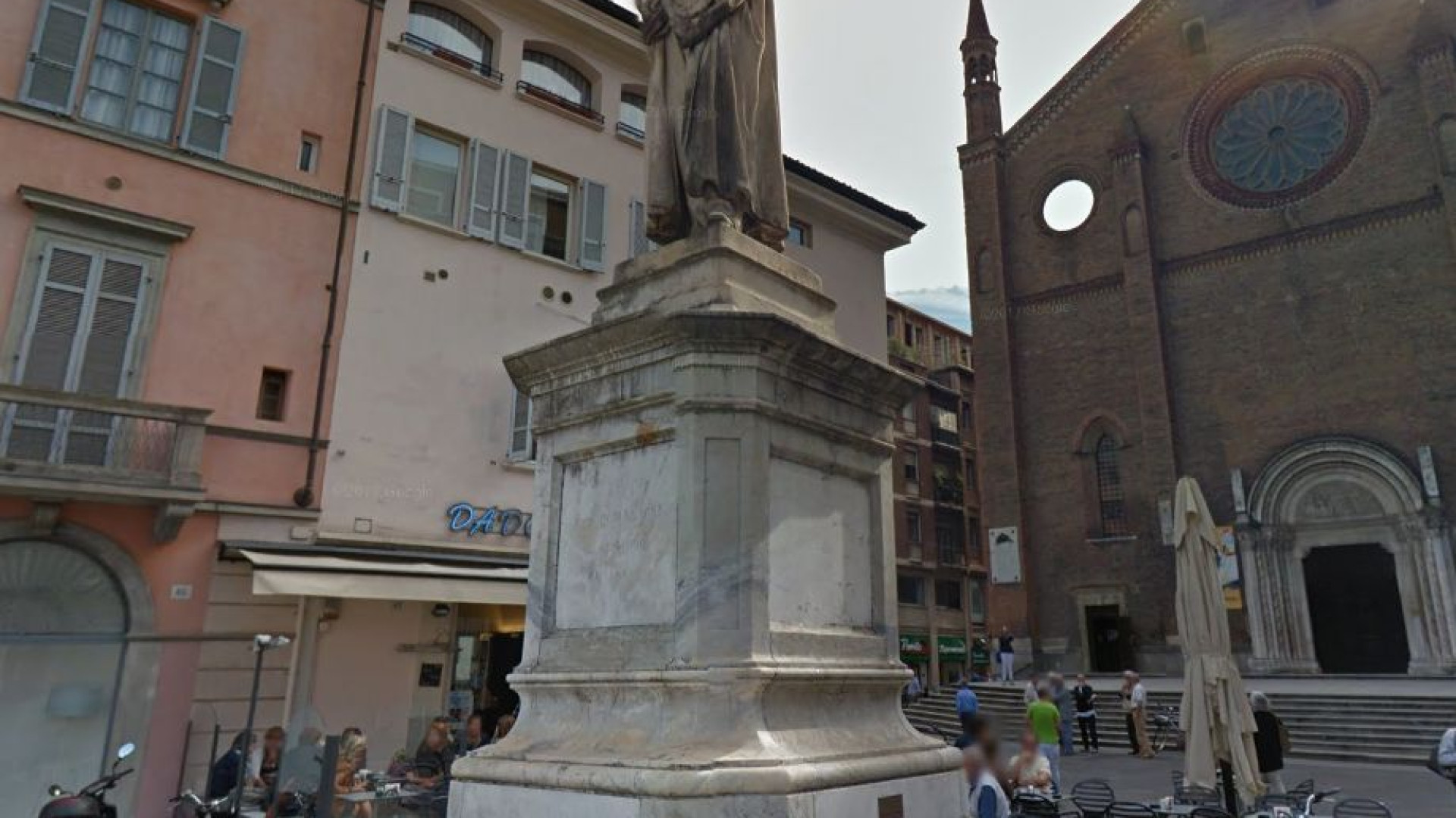 "Disegno sconcio sulla statua di Romagnosi, Comune parte civile"