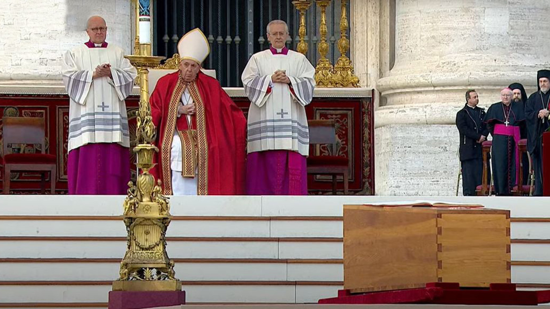 In San Pietro i funerali del papa emerito Benedetto XVI. Presenti i vescovi piacentini