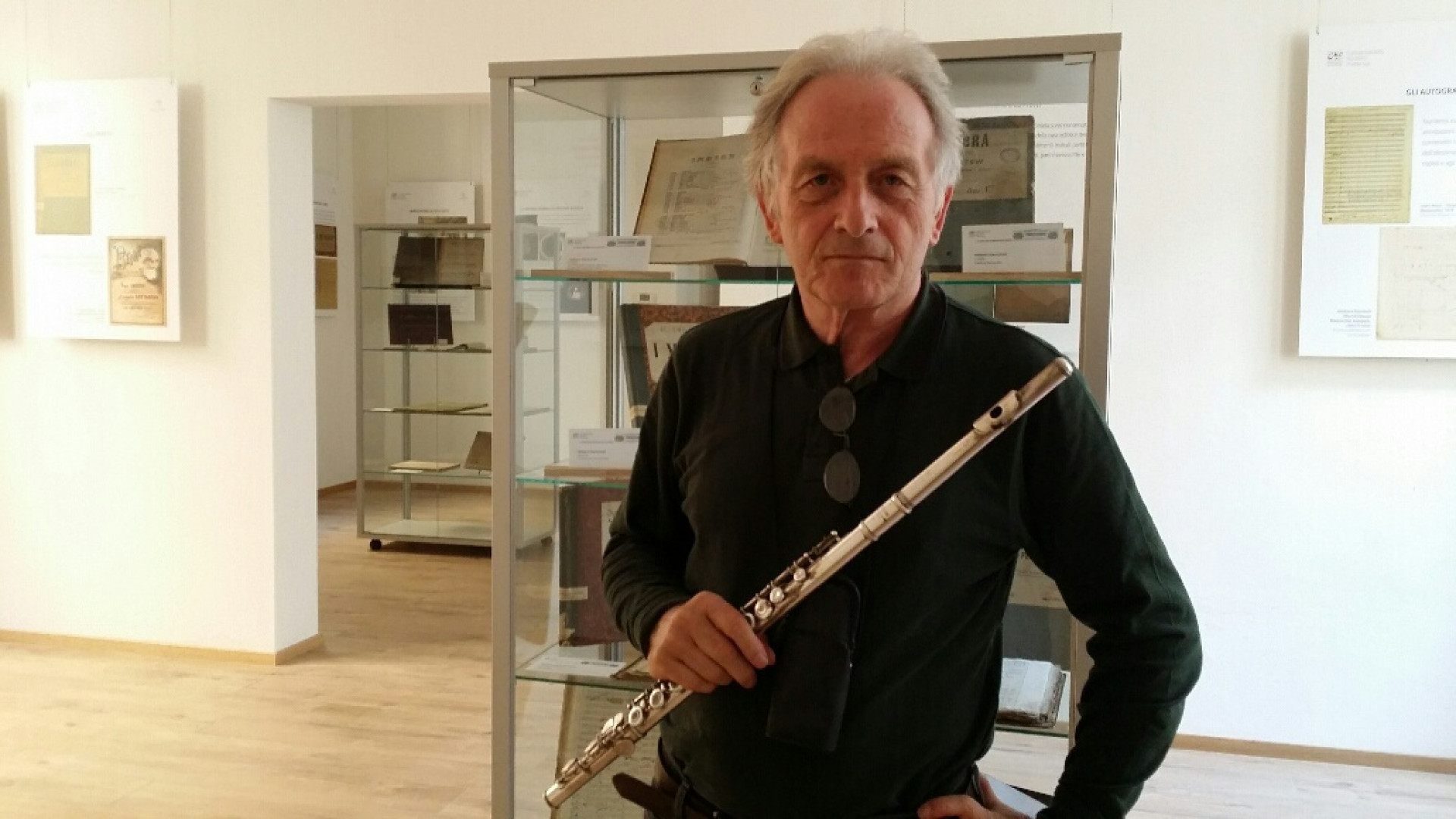 Nonno Luciano torna a suonare il flauto. A 70 anni si sta laureando al conservatorio