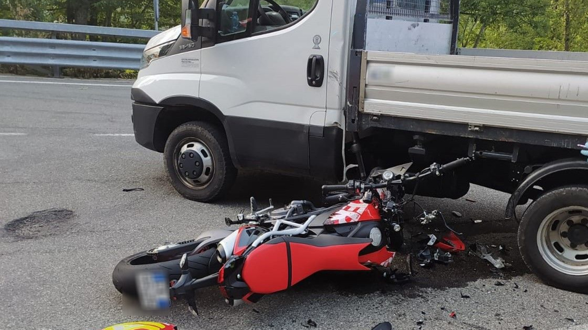 Ponte Organasco, scontro tra una moto e un camion: grave un 29enne
