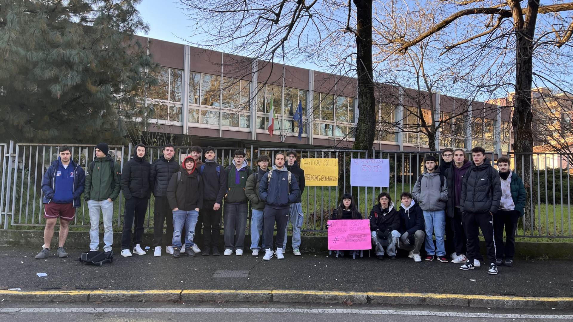 "Stop alla violenza": alunni in sciopero all'Isii Marconi, 250 firme raccolte