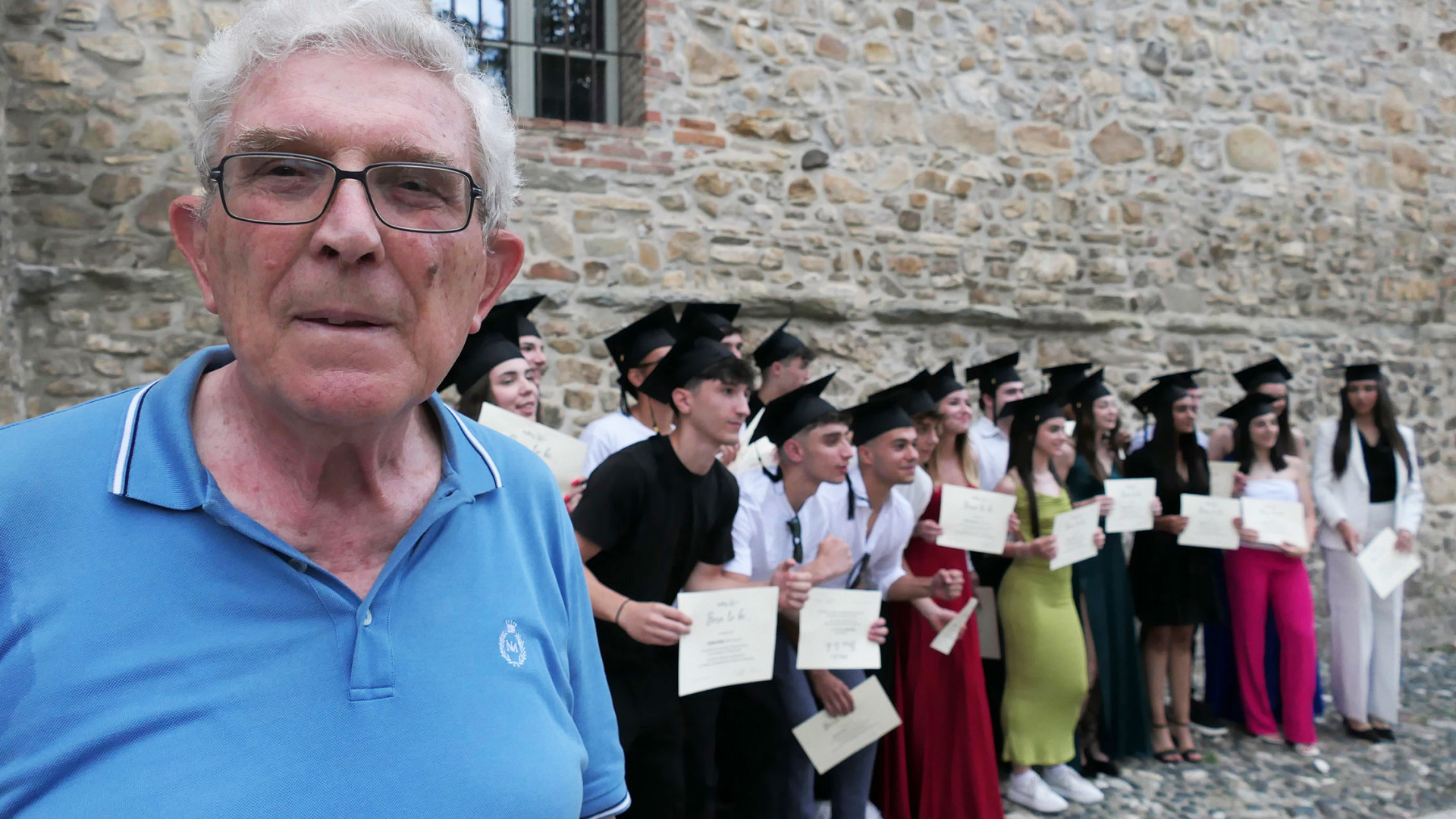 L'ex prof che non sa lasciare la scuola: a 78 anni è consulente per la sicurezza