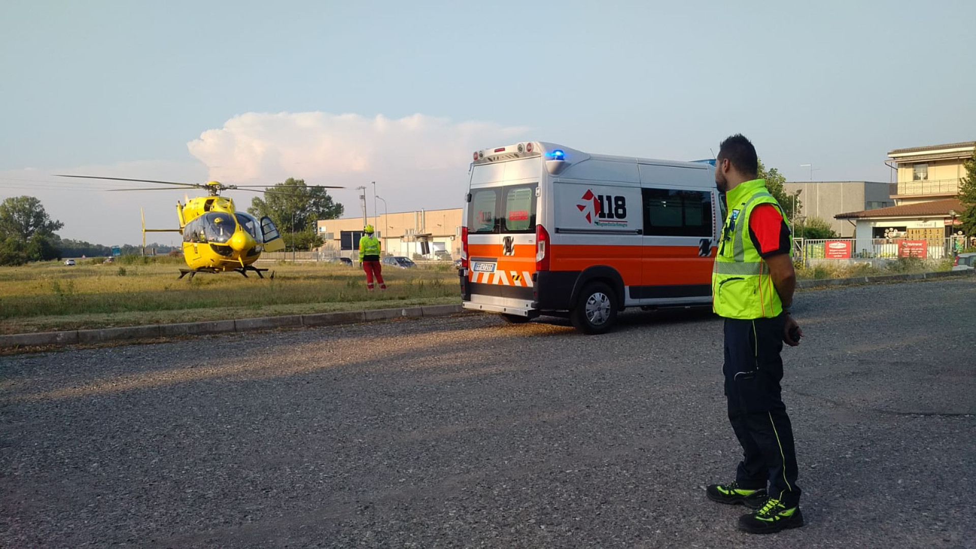 Perde i sensi in un parco giochi dopo una sbornia colossale: 14enne salvato