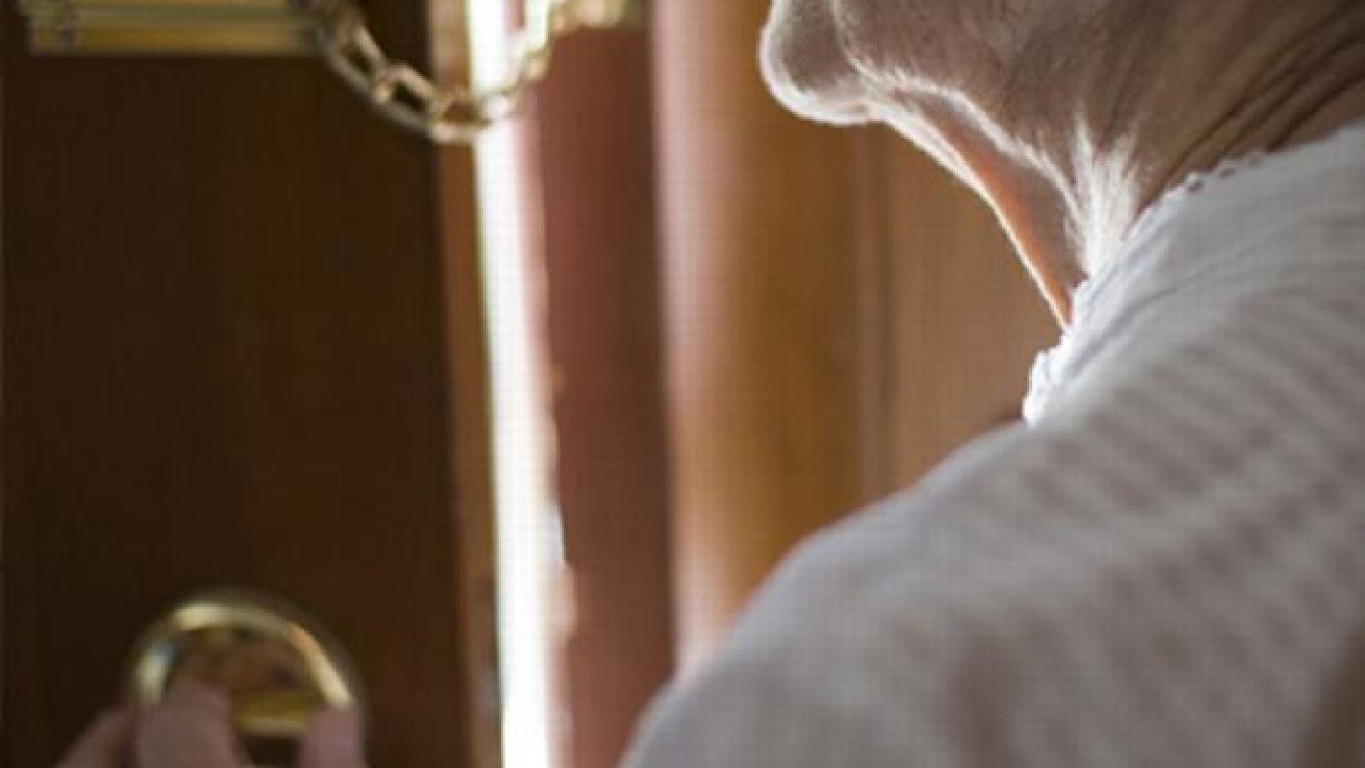 Colpiscono ancora finto carabiniere e complice: derubate due pensionate di 89 e 86 anni