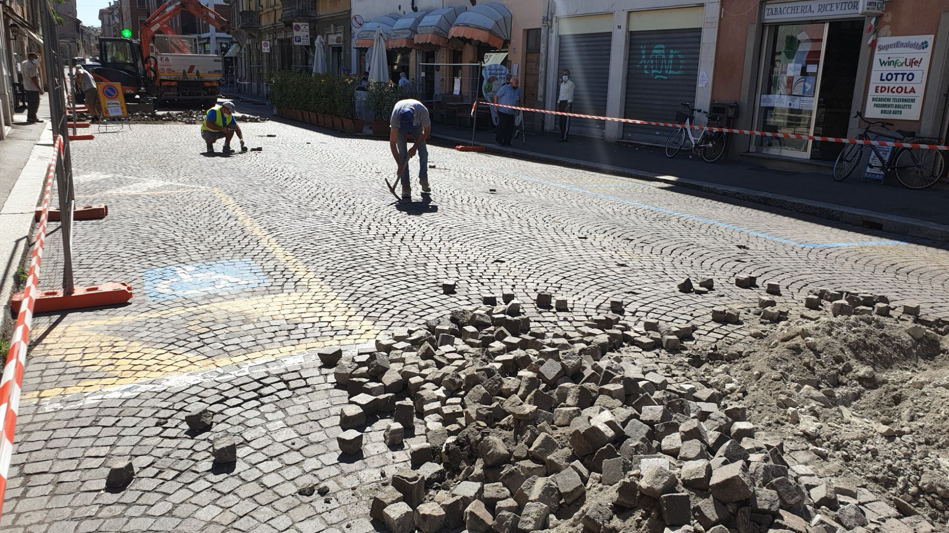Via Taverna, iniziato il cantiere. I provvedimenti alla circolazione