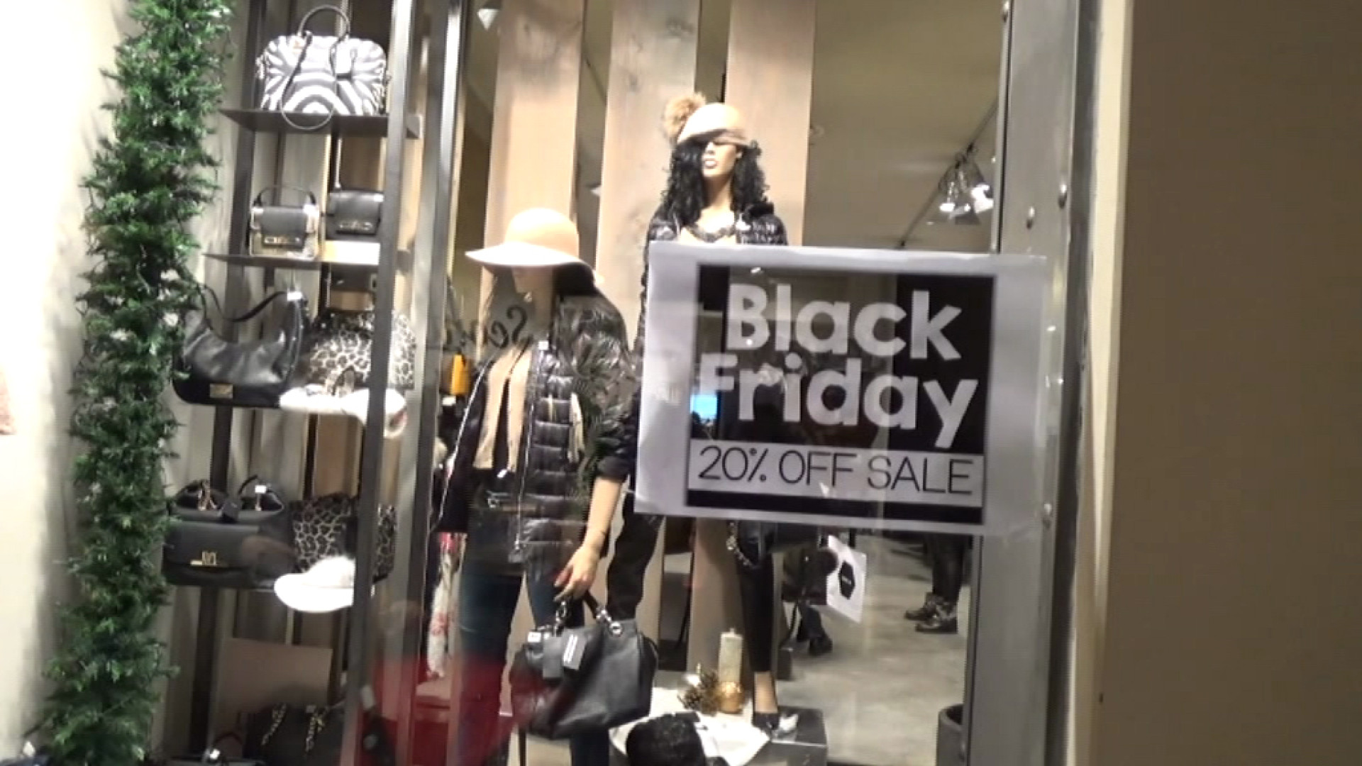 Venerdì torna il Black Friday: previsti super sconti in diversi negozi
