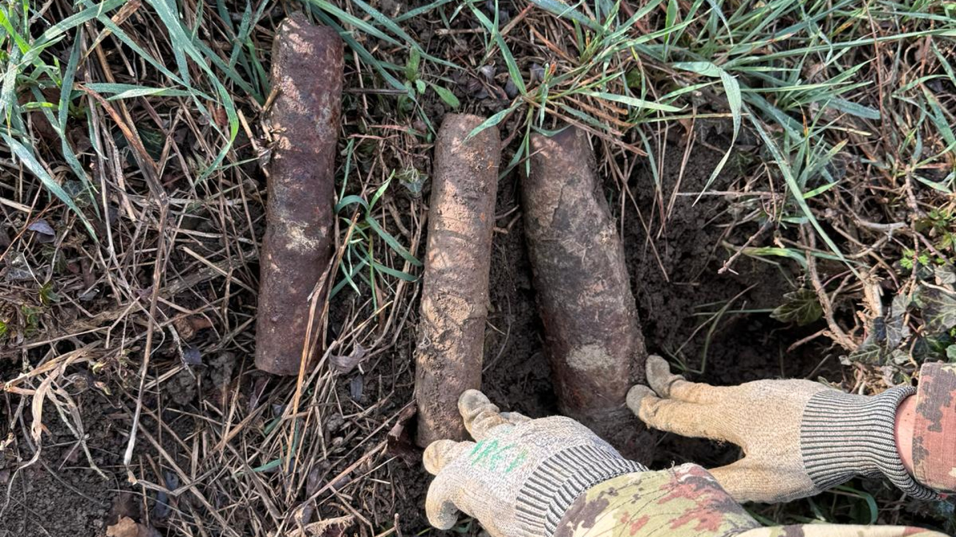 Piacenza, l'esercito fa brillare tre ordigni bellici ritrovati lungo strada Val Nure