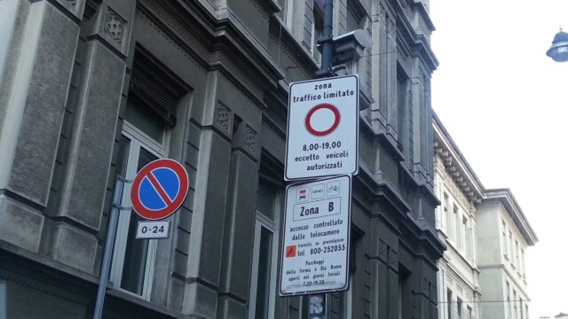 Parcheggiatori e automobilisti: "Spostare la telecamera ztl di via Gregorio X"