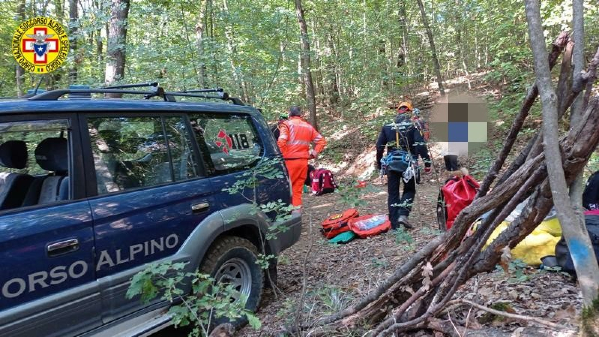Gazzola, ciclista cade nel bosco e rimane ferito: interviene il soccorso alpino