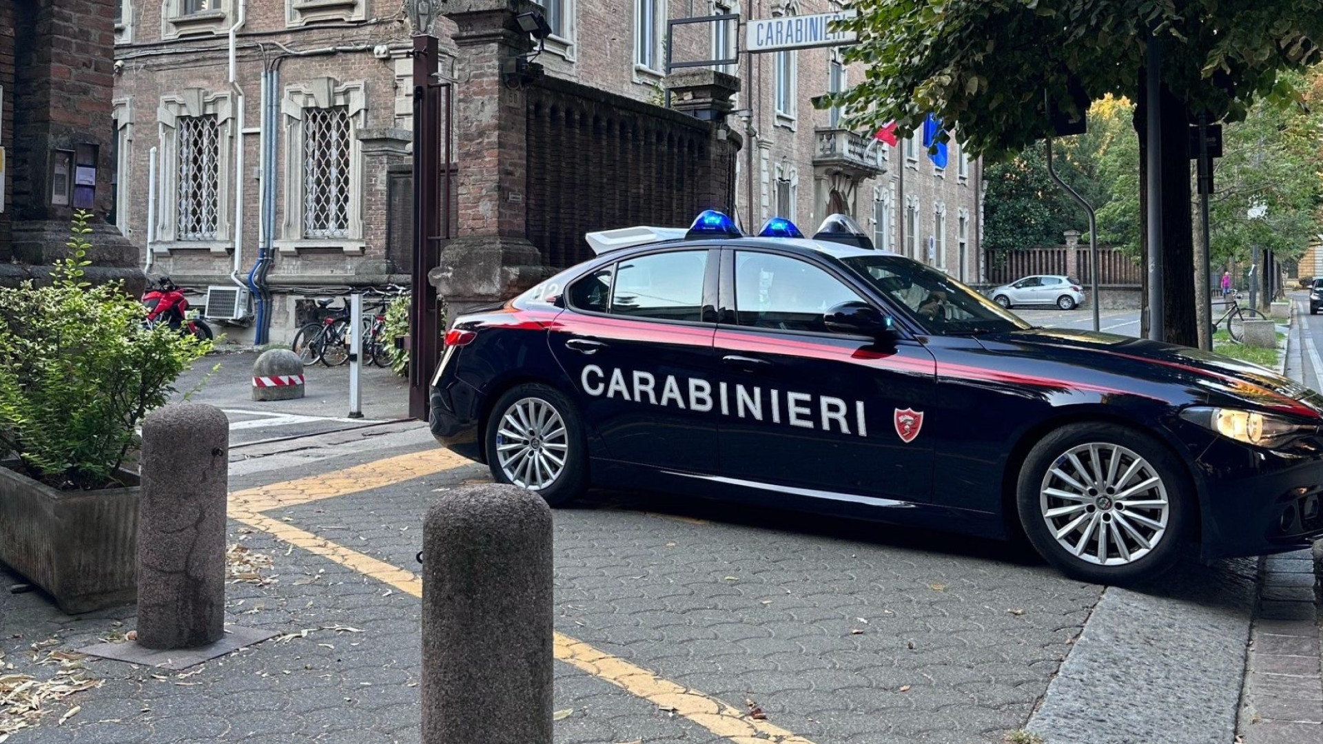 Tiene i truffatori quattro ore al telefono, sessantenne sventa il raggiro