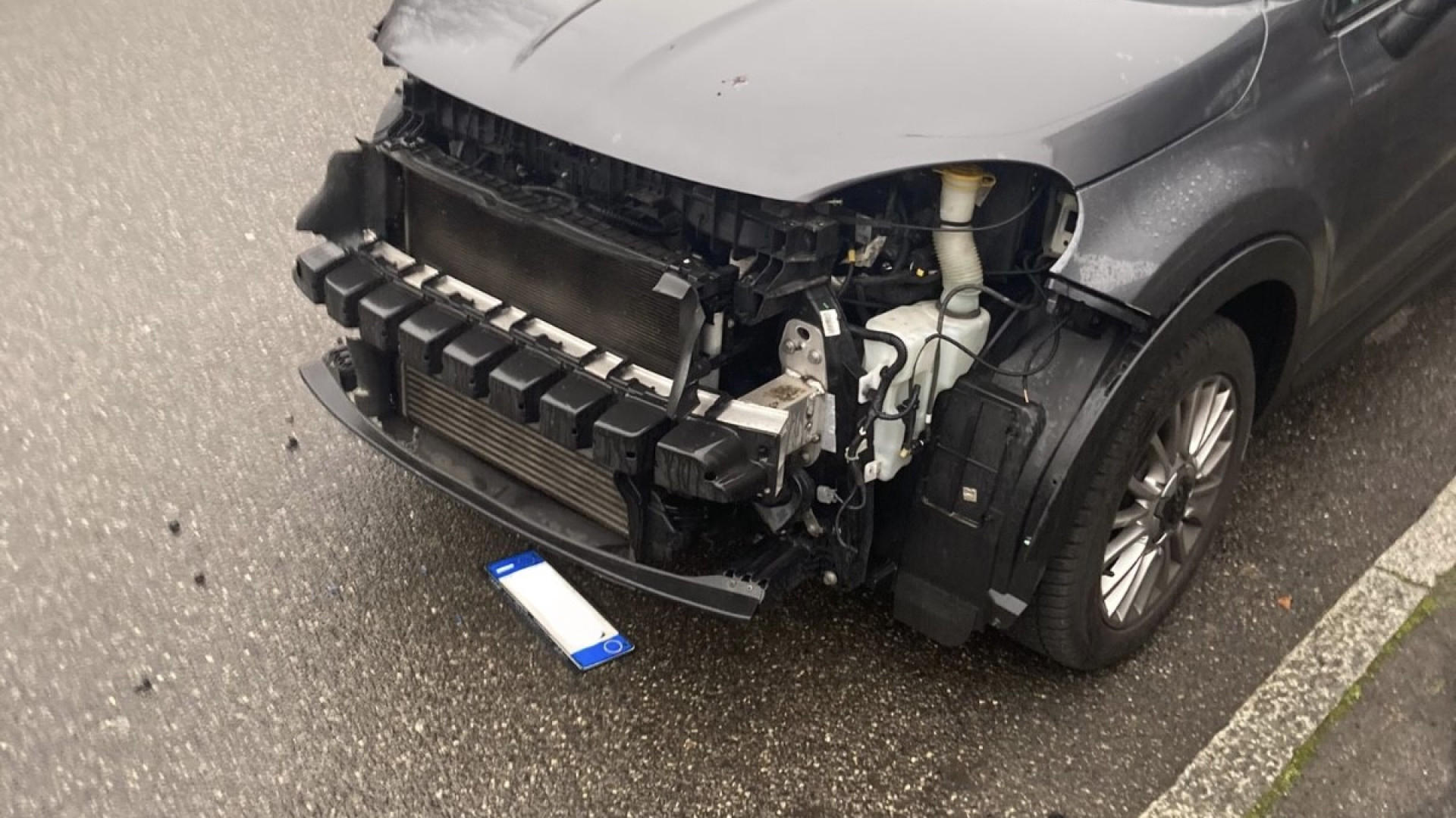 "Mi hanno smontato mezza auto": vandali ancora in azione in zona stadio
