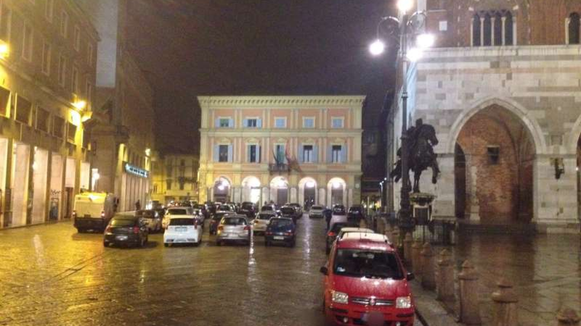 Movida in piazza, le reazioni: "Meglio viva ma con più controlli"