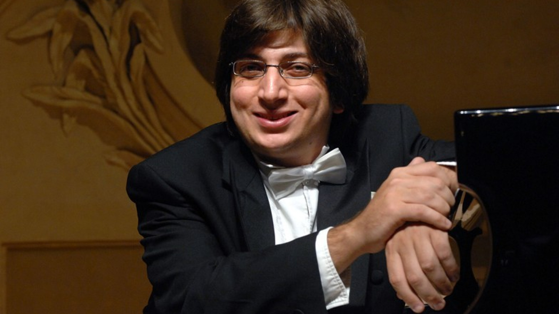 Il pianista Ramin Bahrami domani al Municipale, al via la stagione di concerti