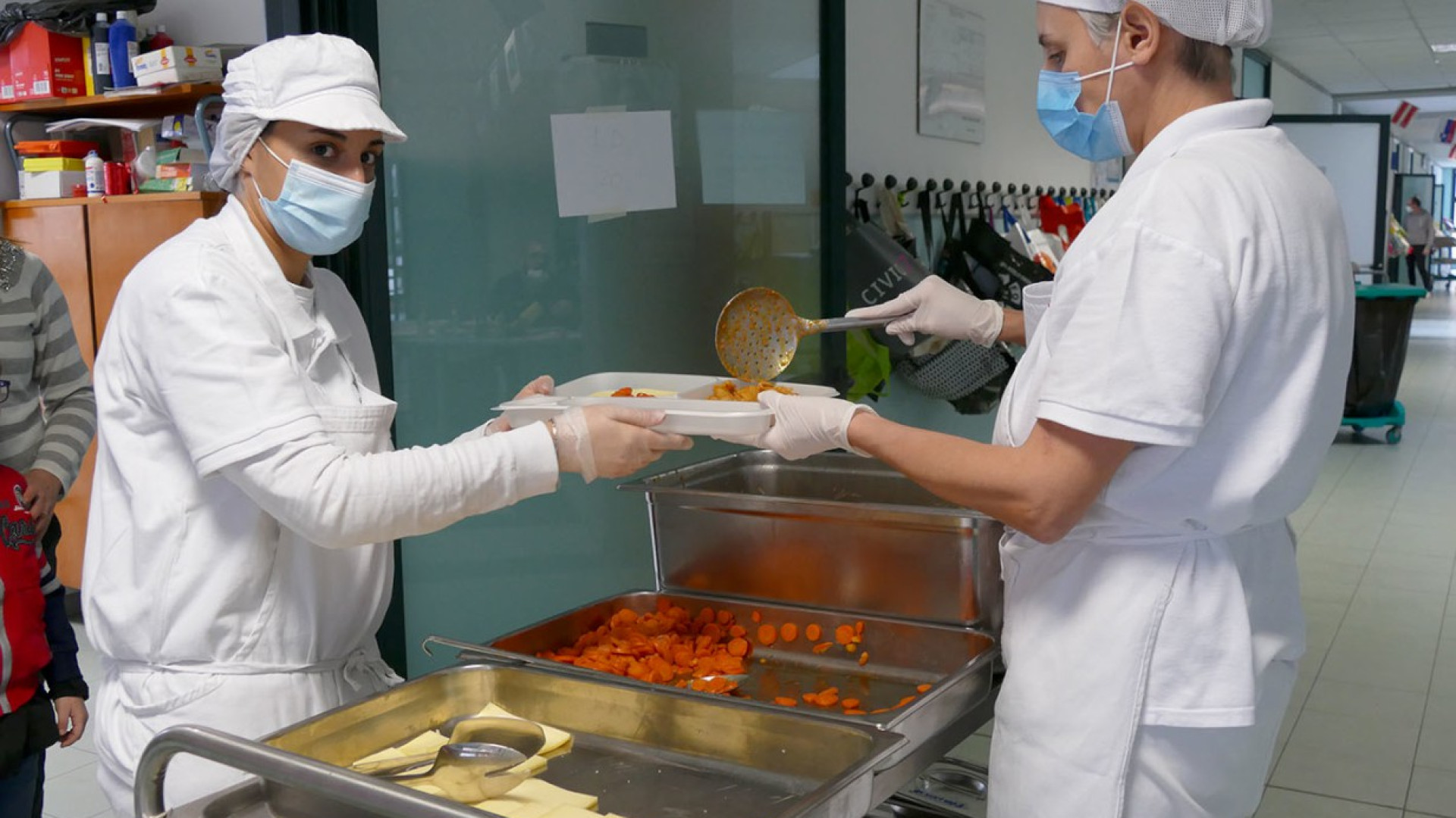 Aumentano i costi mensa a carico del Comune: 45mila euro per vassoi bio