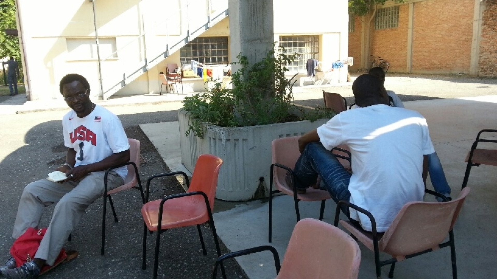 Profughi: ok al regolamento e trasloco. Accolti 6 richiedenti asilo politico