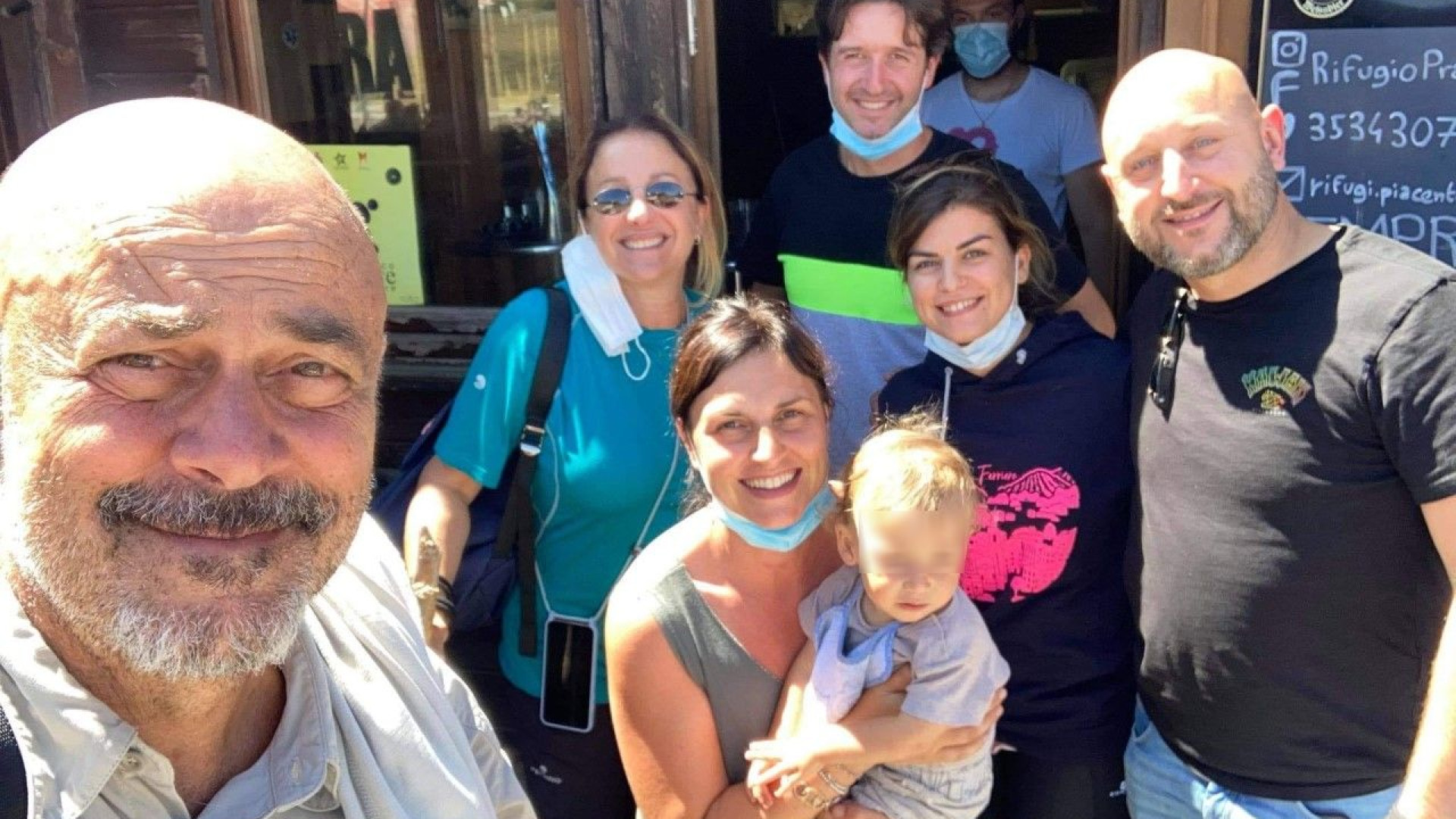 Maurizio Crozza e Carla Signoris fanno tappa al rifugio di Prato Grande