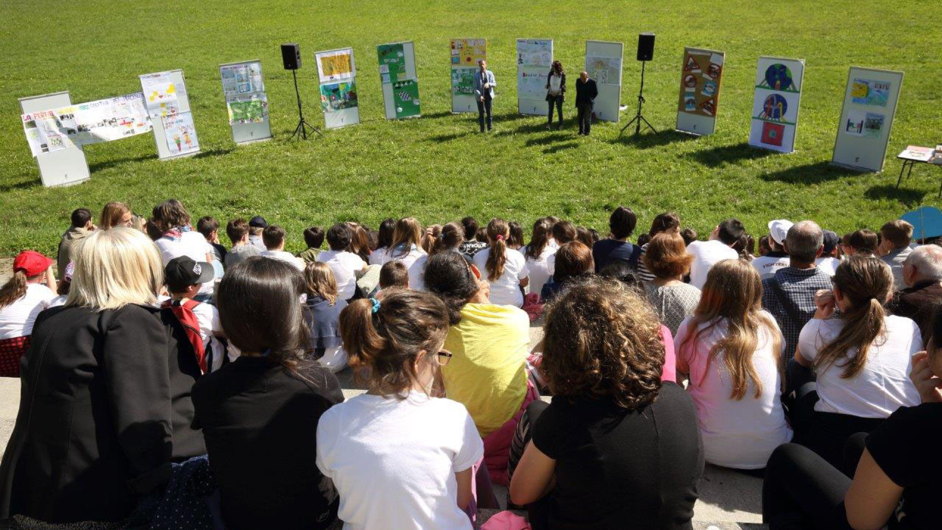 Bambini ridisegnano il futuro del parco giochi nell'ex Pertite con i loro diritti
