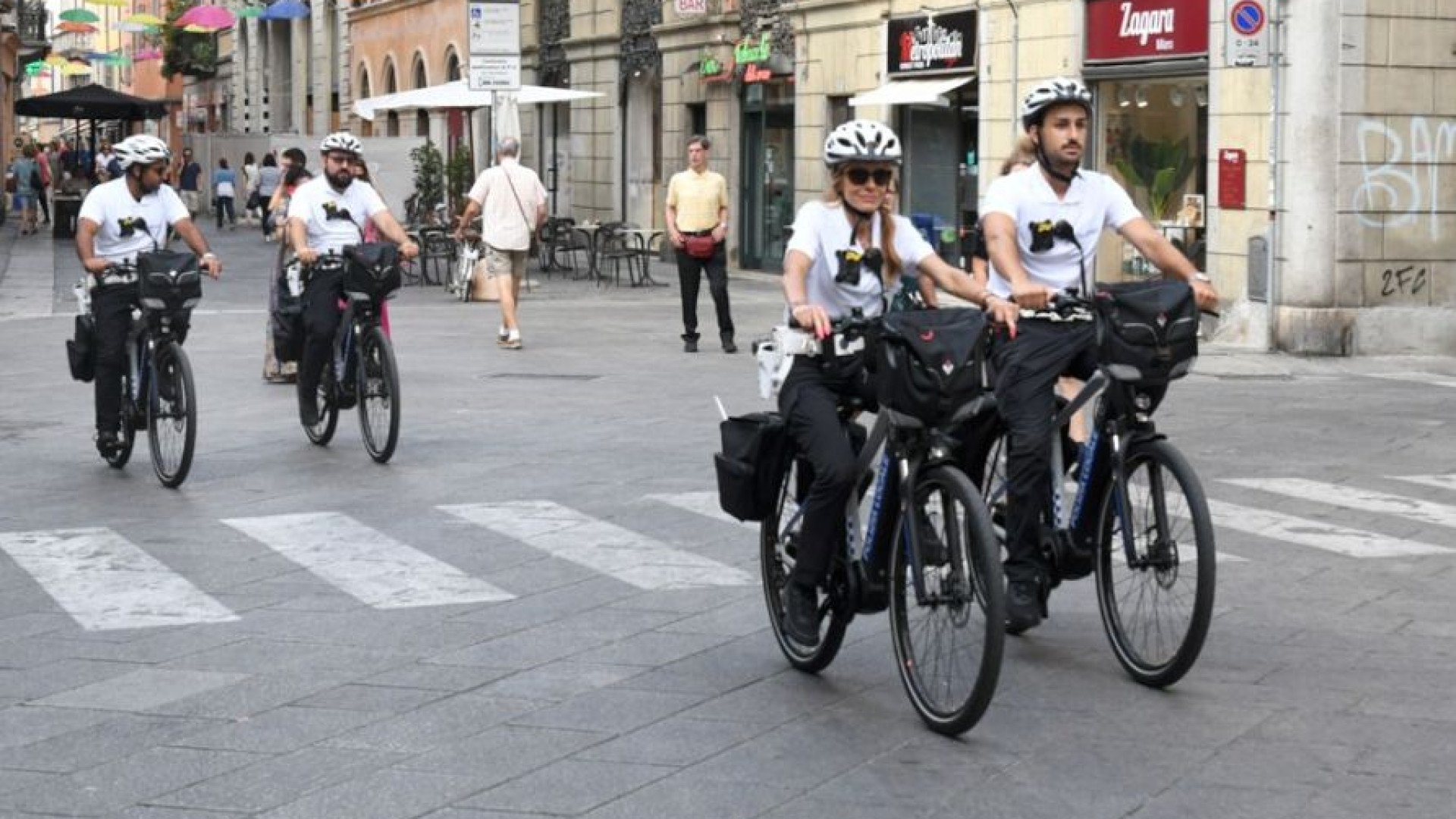 Più polizia locale nelle festività. Agenti in bici e di notte fino alle tre