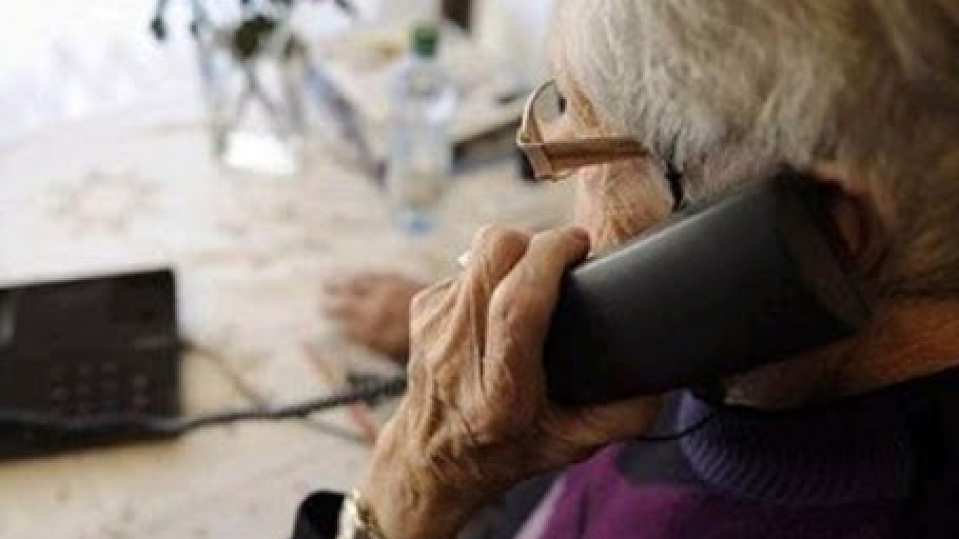 Si spaccia per la figlia e chiede soldi: la truffa dell'incidente non va a segno