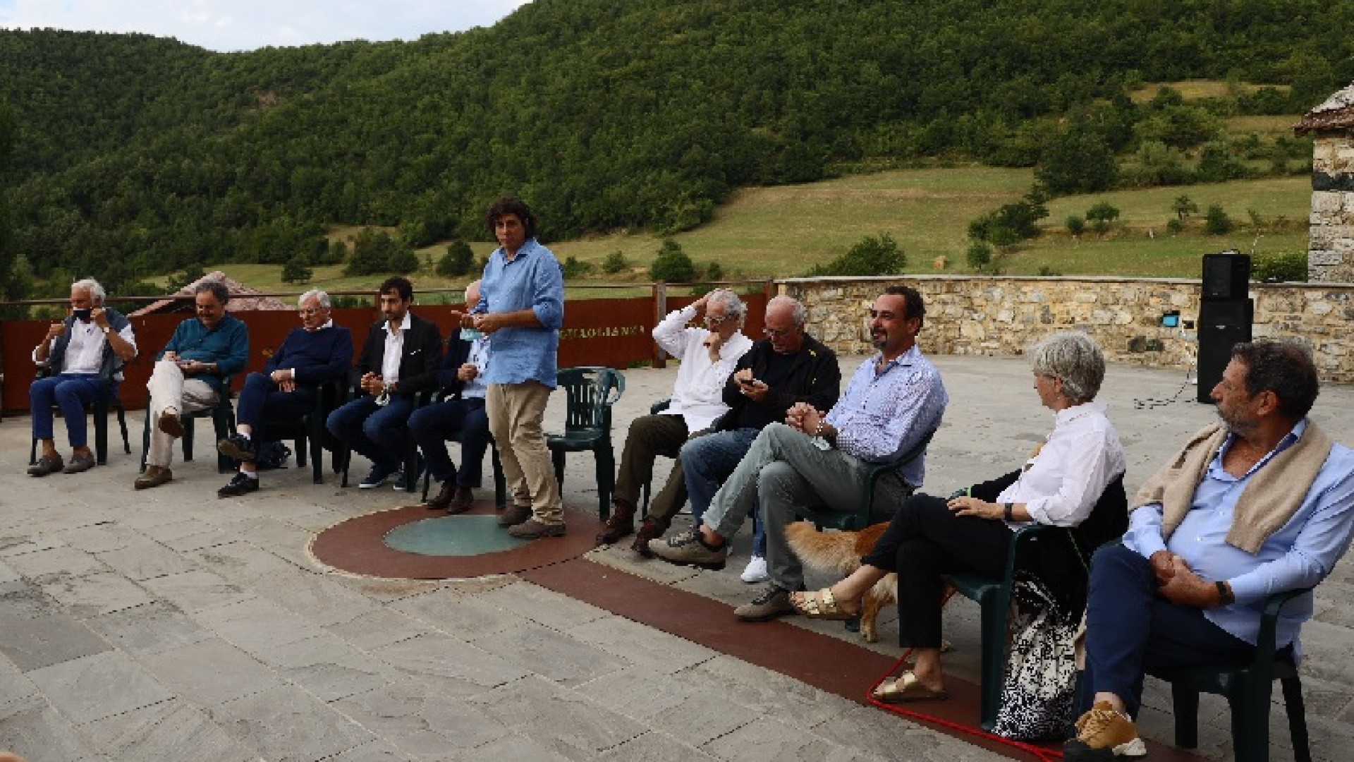 Folgorato dalla terra, Michele Serra a Cerignale: "Ho la patente del trattore"