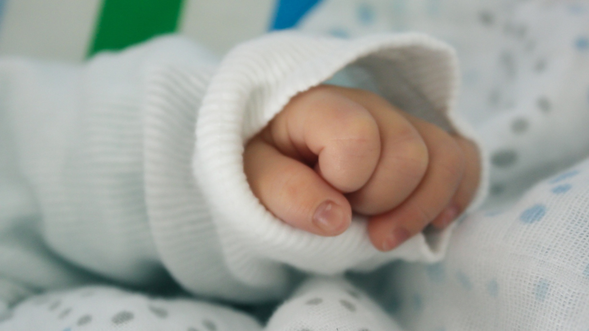 Diventare genitori rinunciando ai figli: trenta neonati "esposti" in 27 anni