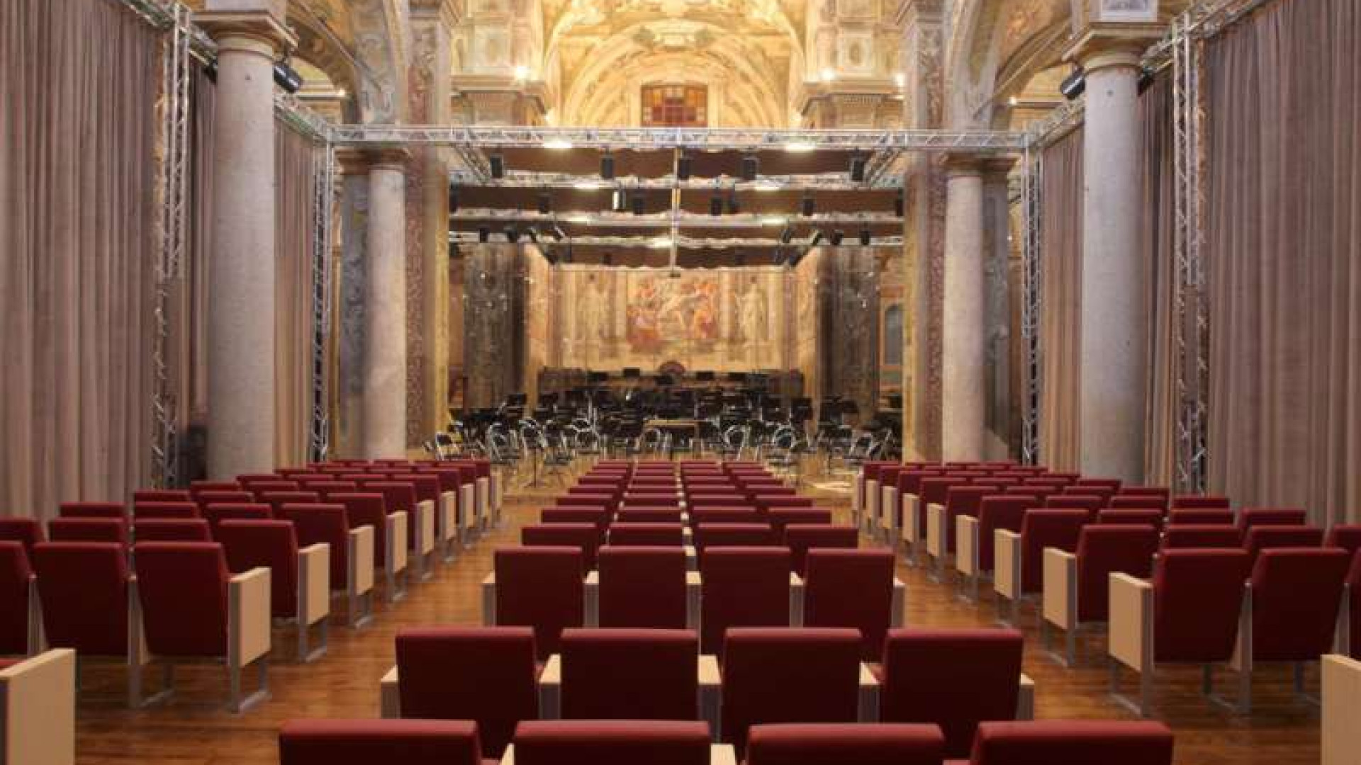 Processo per droga ai Teatini, ma avvocato e imputato sono positivi al Covid. Rinviato