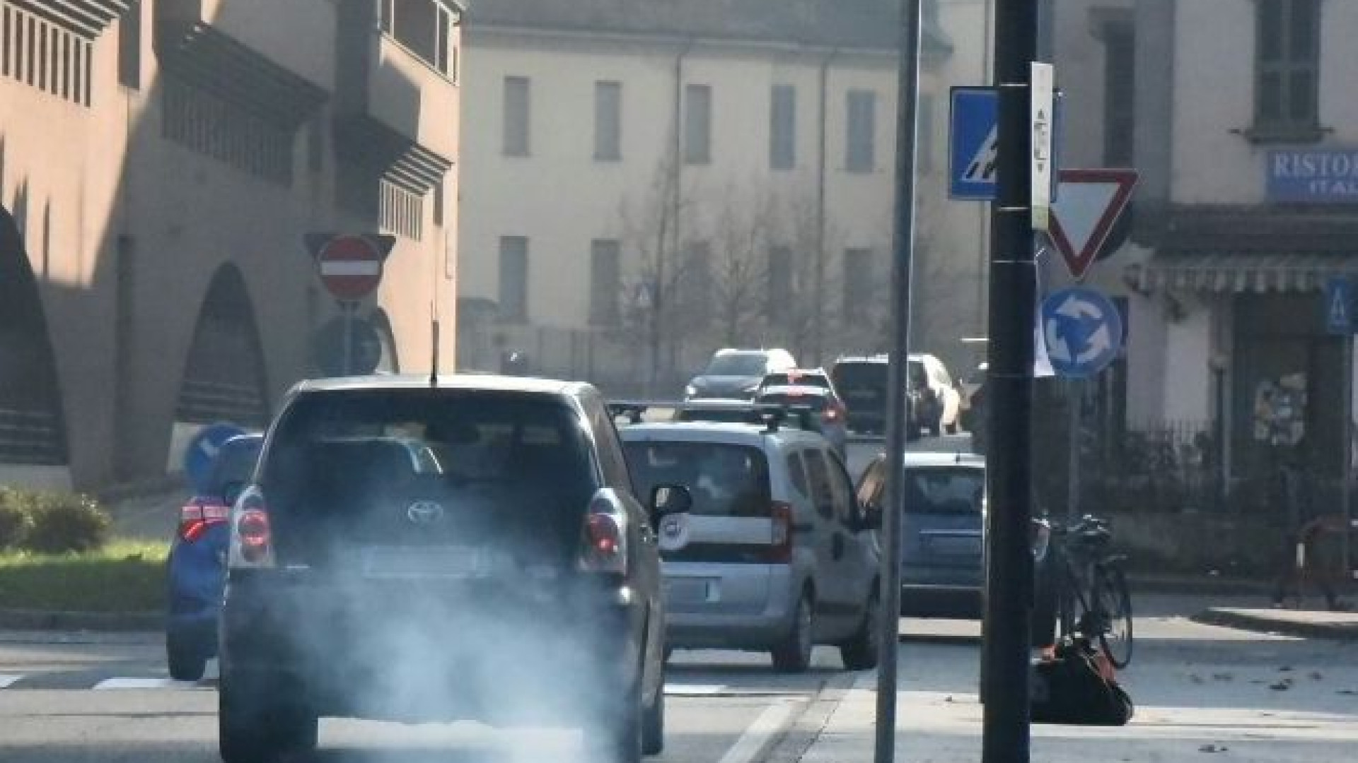 Piano aria integrato, scattano oggi le limitazioni al traffico. Valide fino al 31 marzo