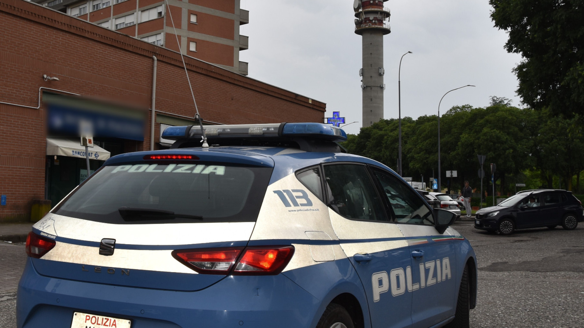 Rissa a bottigliate fuori dal bar: sei stranieri denunciati, per loro anche il Daspo
