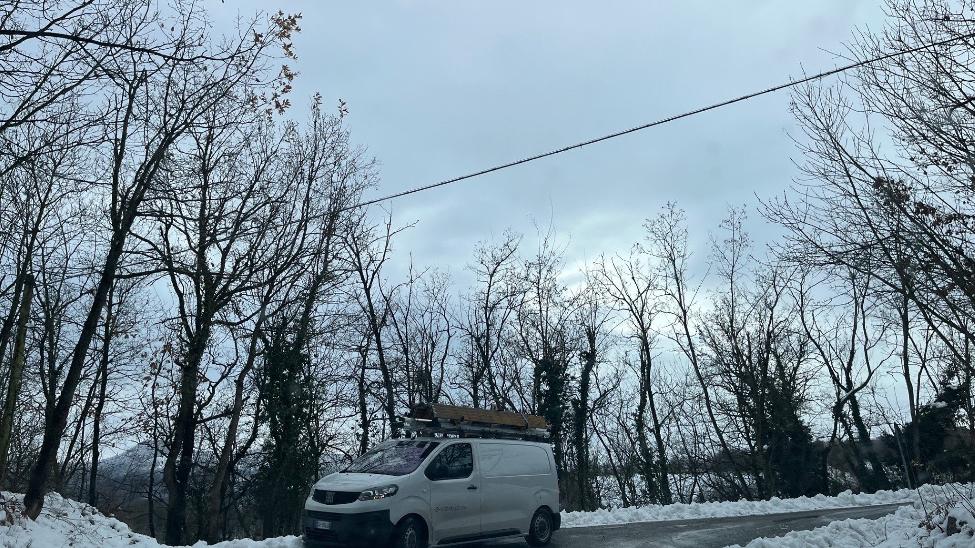Neve e black out: luce tornata quasi ovunque, ma la montagna si sente tradita