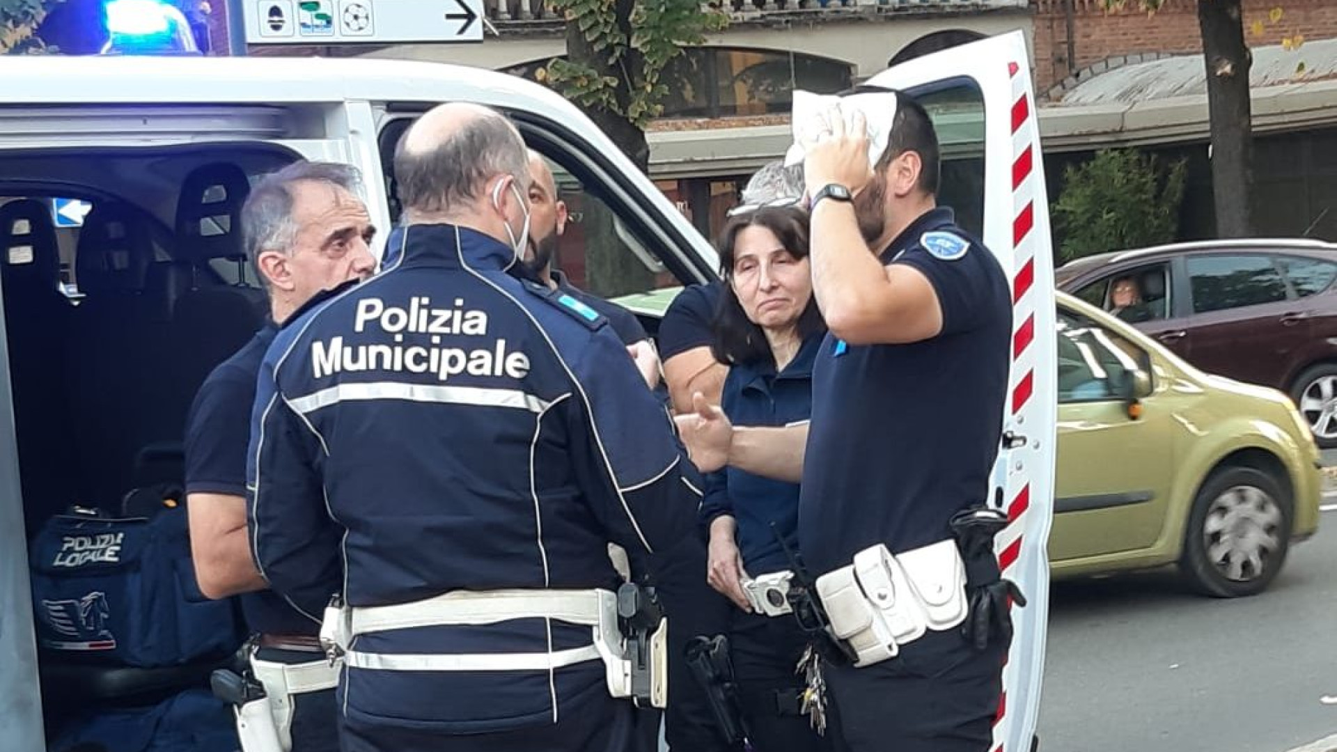 In due sul monopattino, aggredì la Polizia locale. Chiesto il rito abbreviato