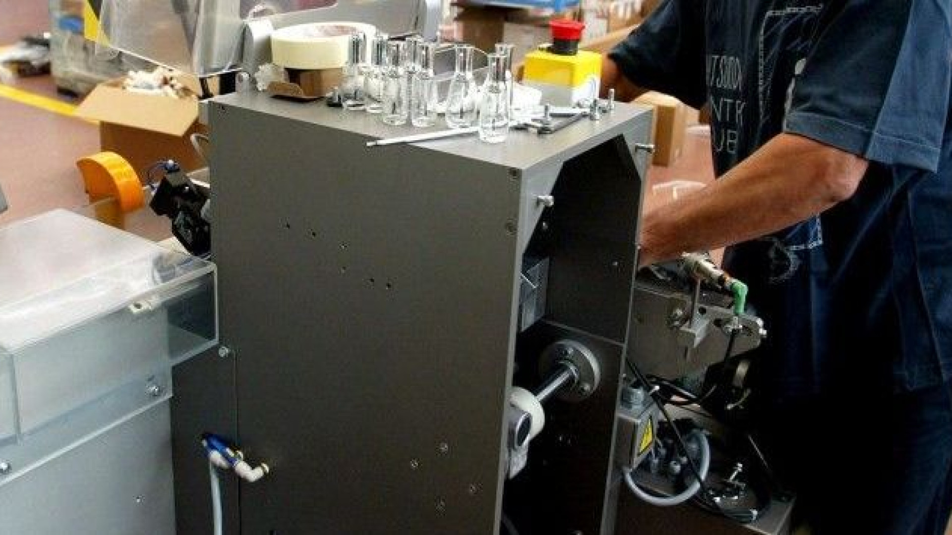 Cresce l'occupazione, in calo cassa integrazione. "Restano problemi da risolvere"