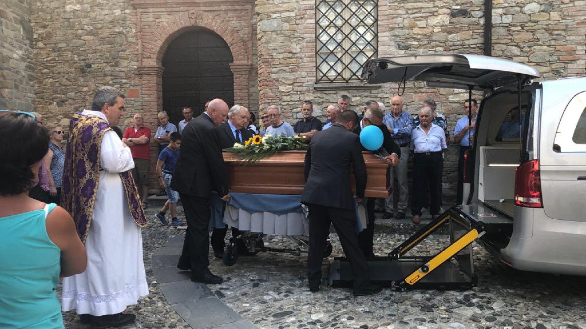 Maila Conti resta in carcere, folla a Travo per il funerale di Leonardo Politi