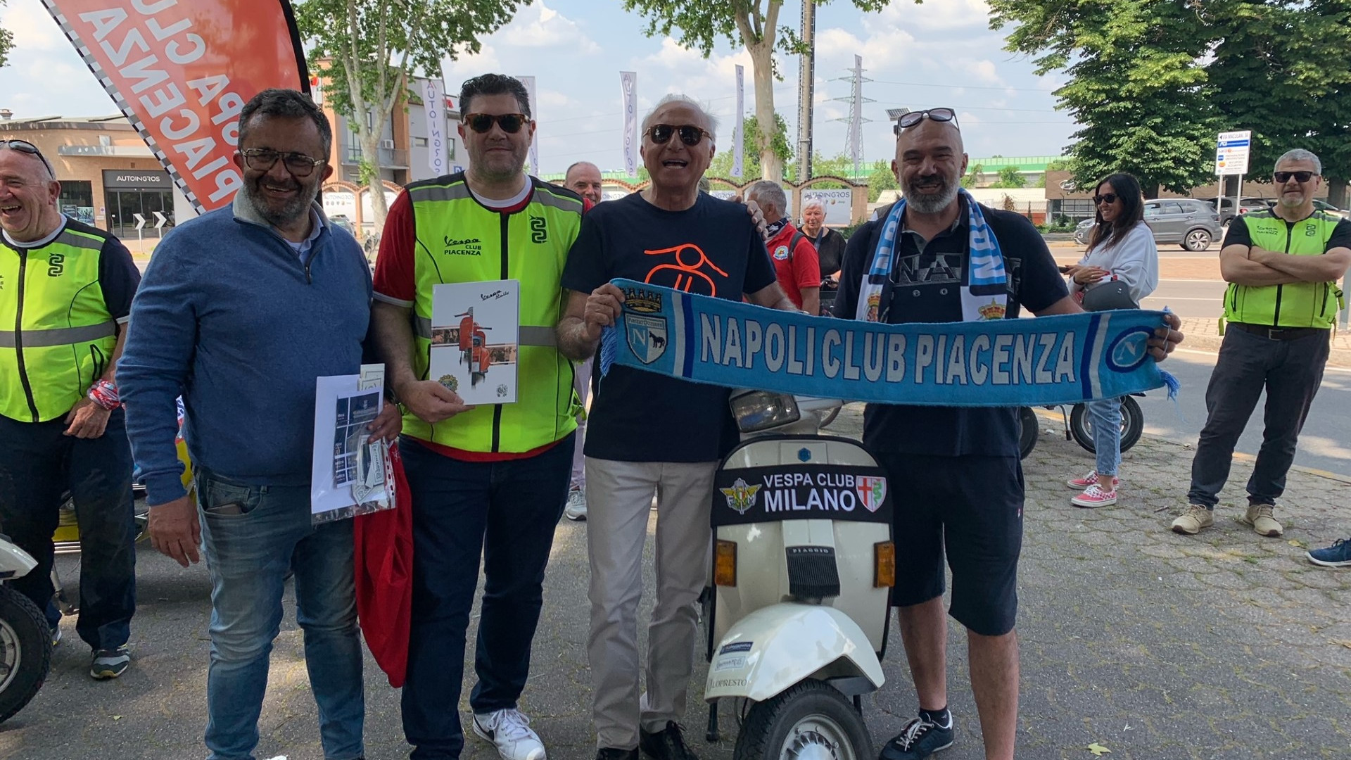 Da Milano a Napoli in sella alla Vespa appartenuta a Maradona: tappa a Piacenza
