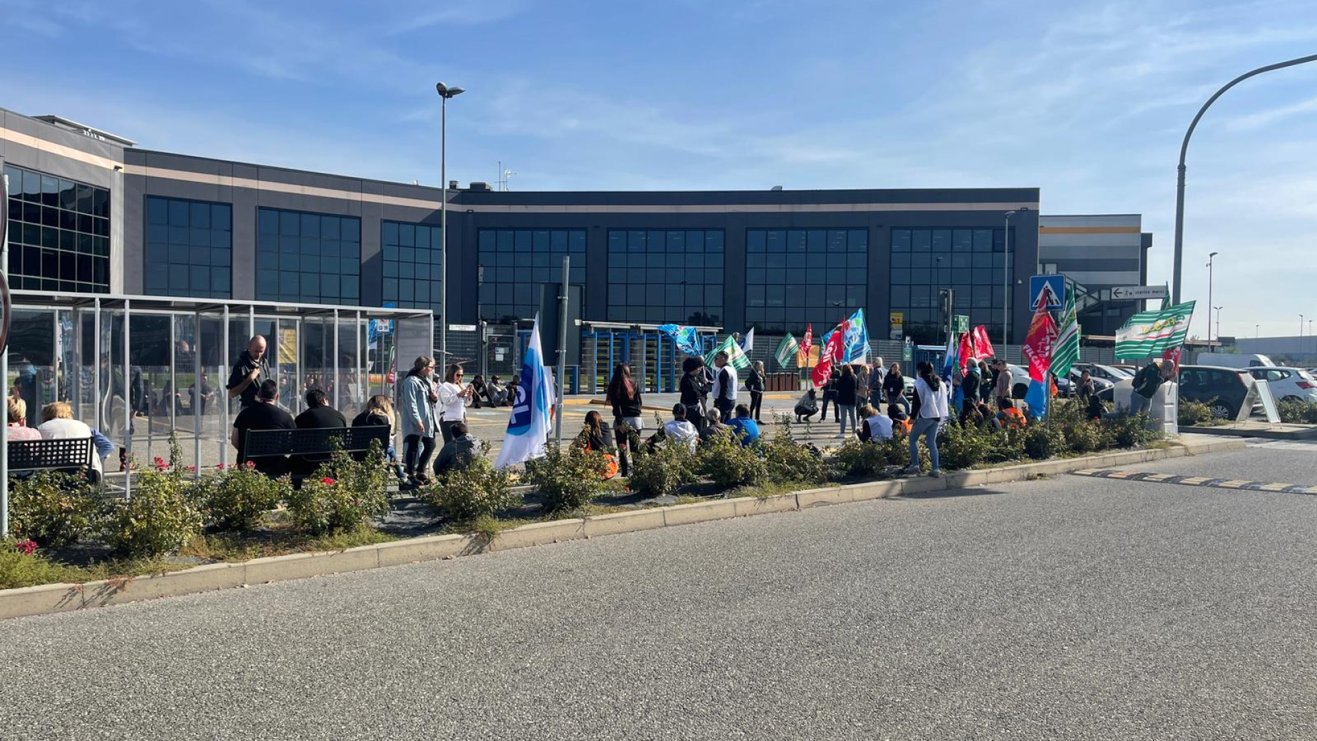 Sciopero ad Amazon, ma la multinazionale replica: "A Castello 1.700 posti di lavoro"