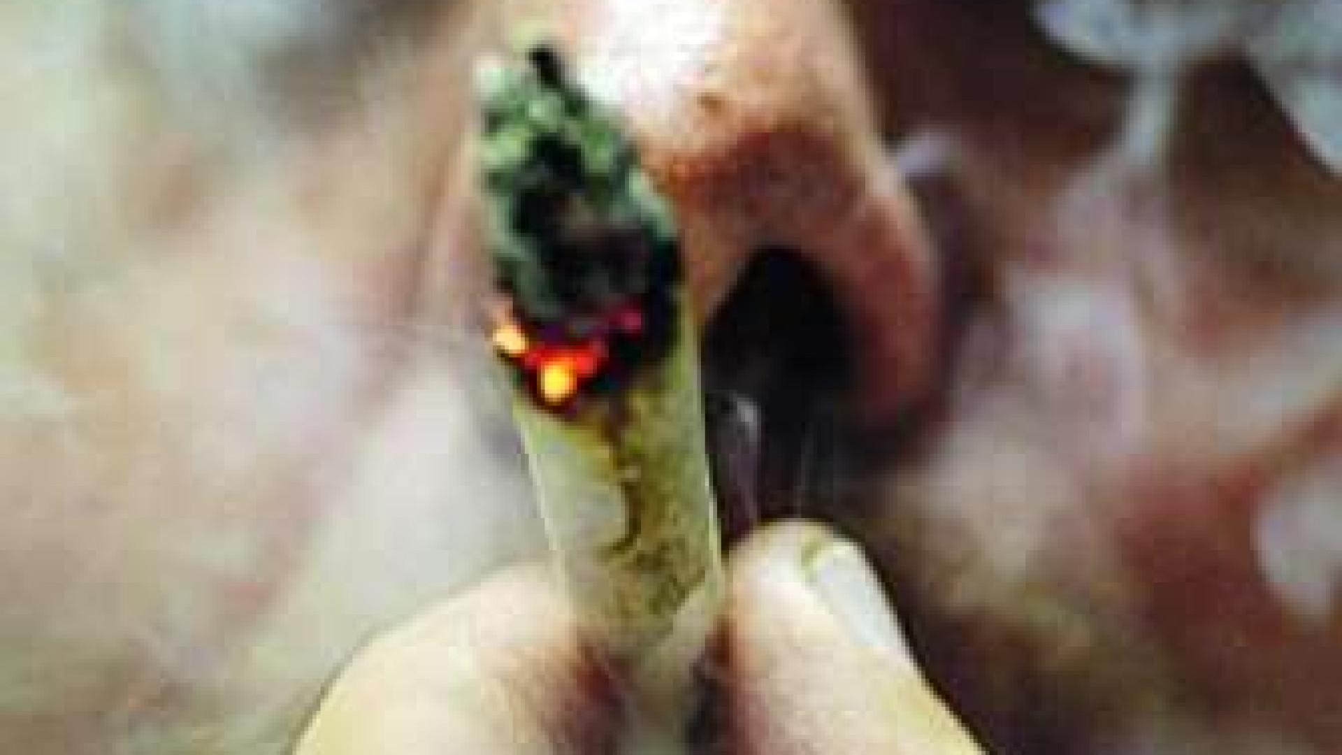 Via Beati, dall'auto spuntano 75 grammi di marijuana: un arresto e una denuncia