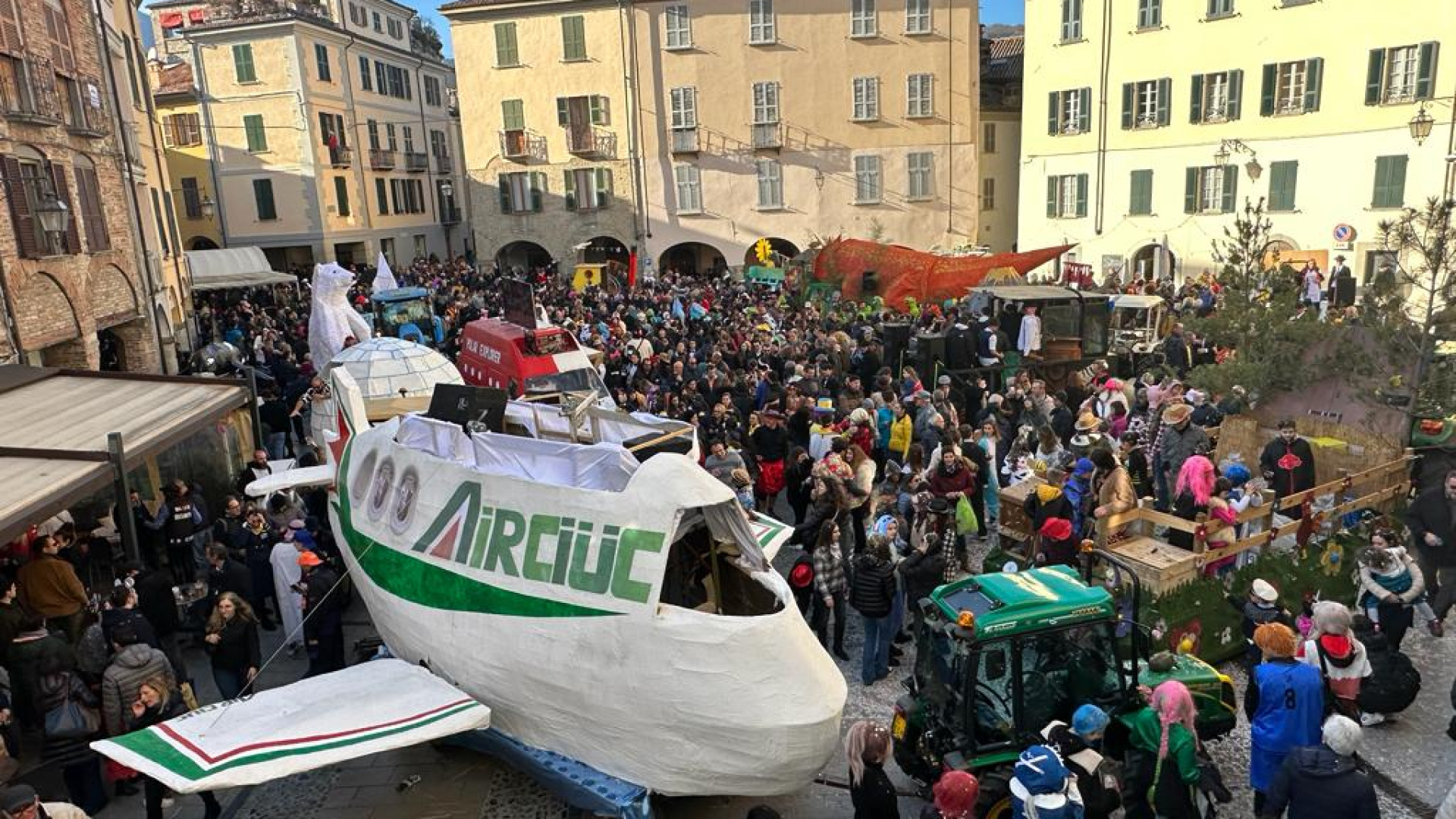 Il Carnevale Bobbiese porta nel borgo 7mila persone: "Sembra Ferragosto"