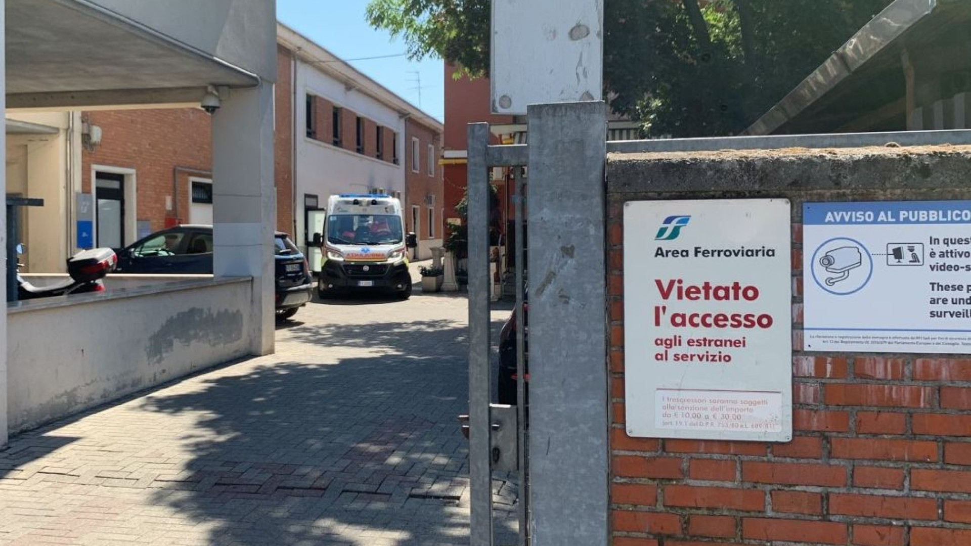 Capotreno aggredita a bordo da un passeggero straniero prima della partenza