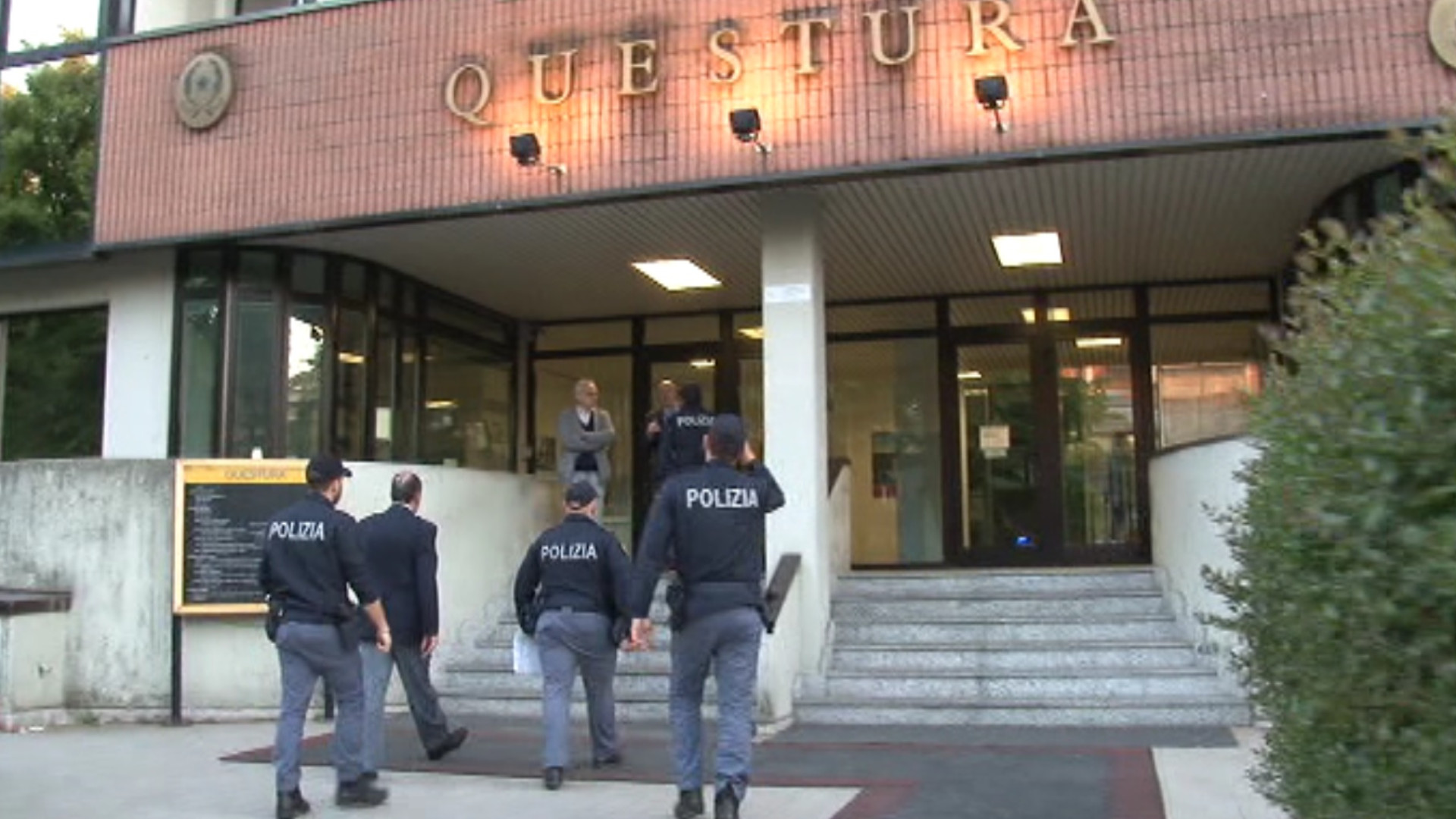 Spaccio di droga in via IV Novembre, tre arresti. In casa cocaina e 5.200 euro