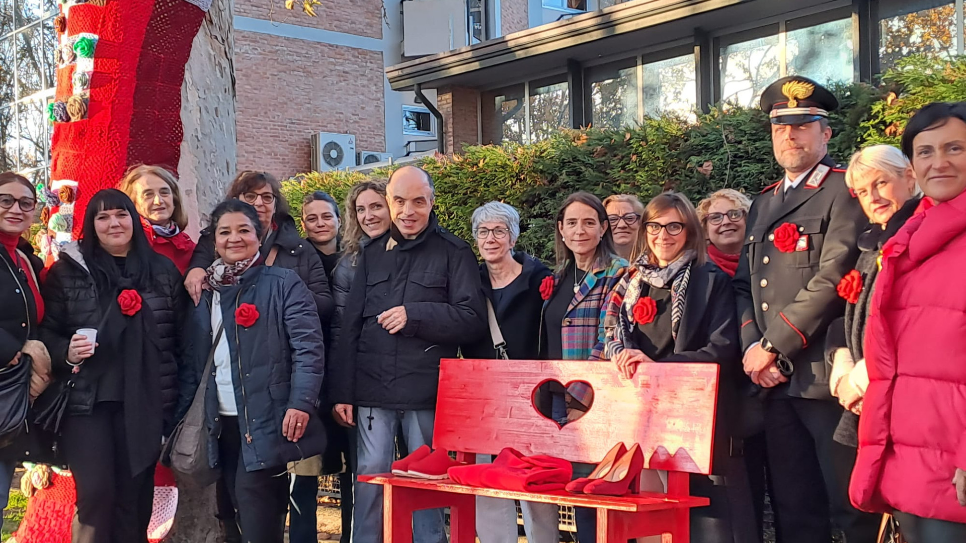 Panchina rossa nella casa di riposo: "Difficile per anziani accettare il femminicidio"