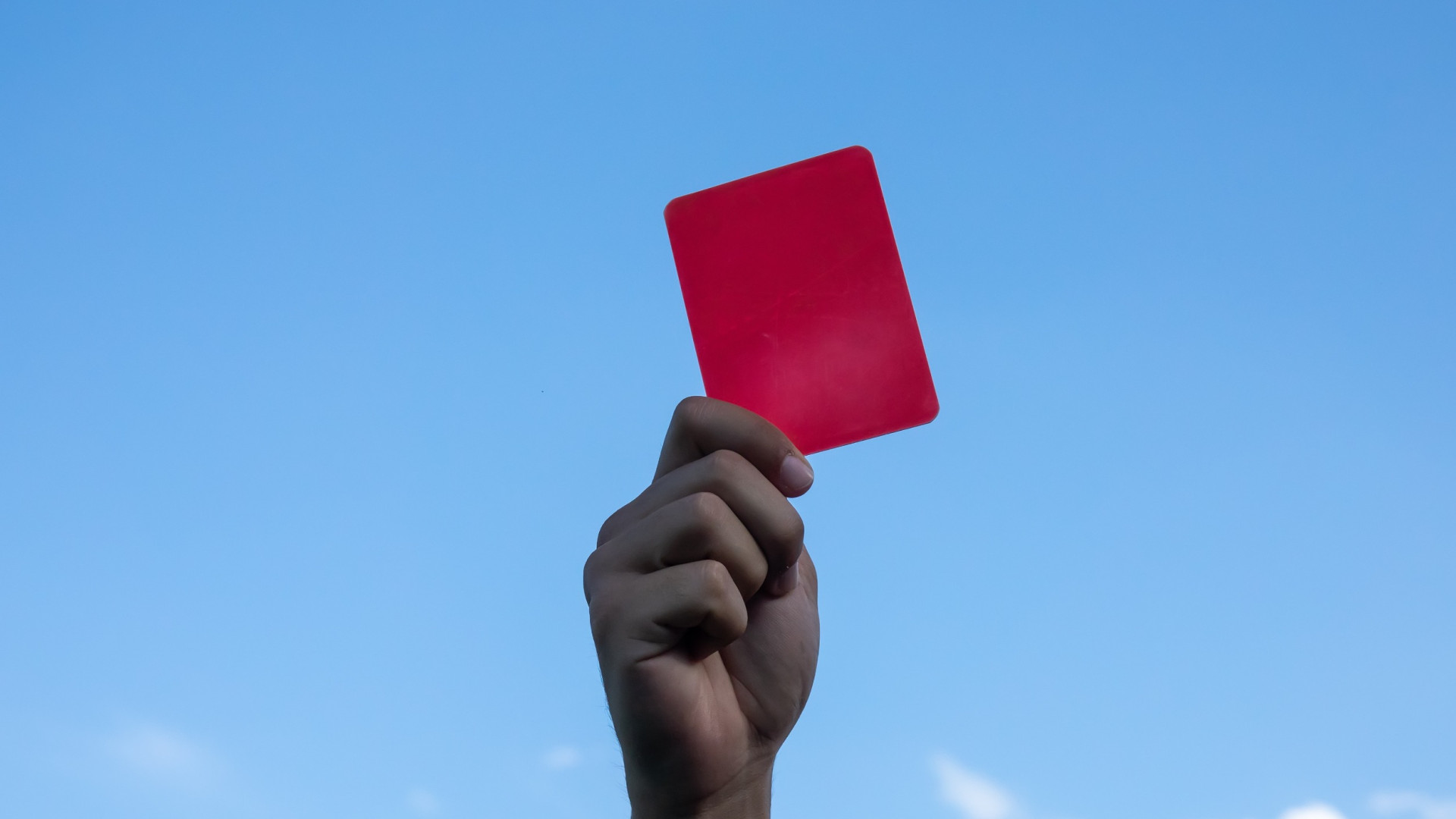 Insulti razzisti ad arbitro e avversario: maxi-squalifiche per due calciatori dilettanti