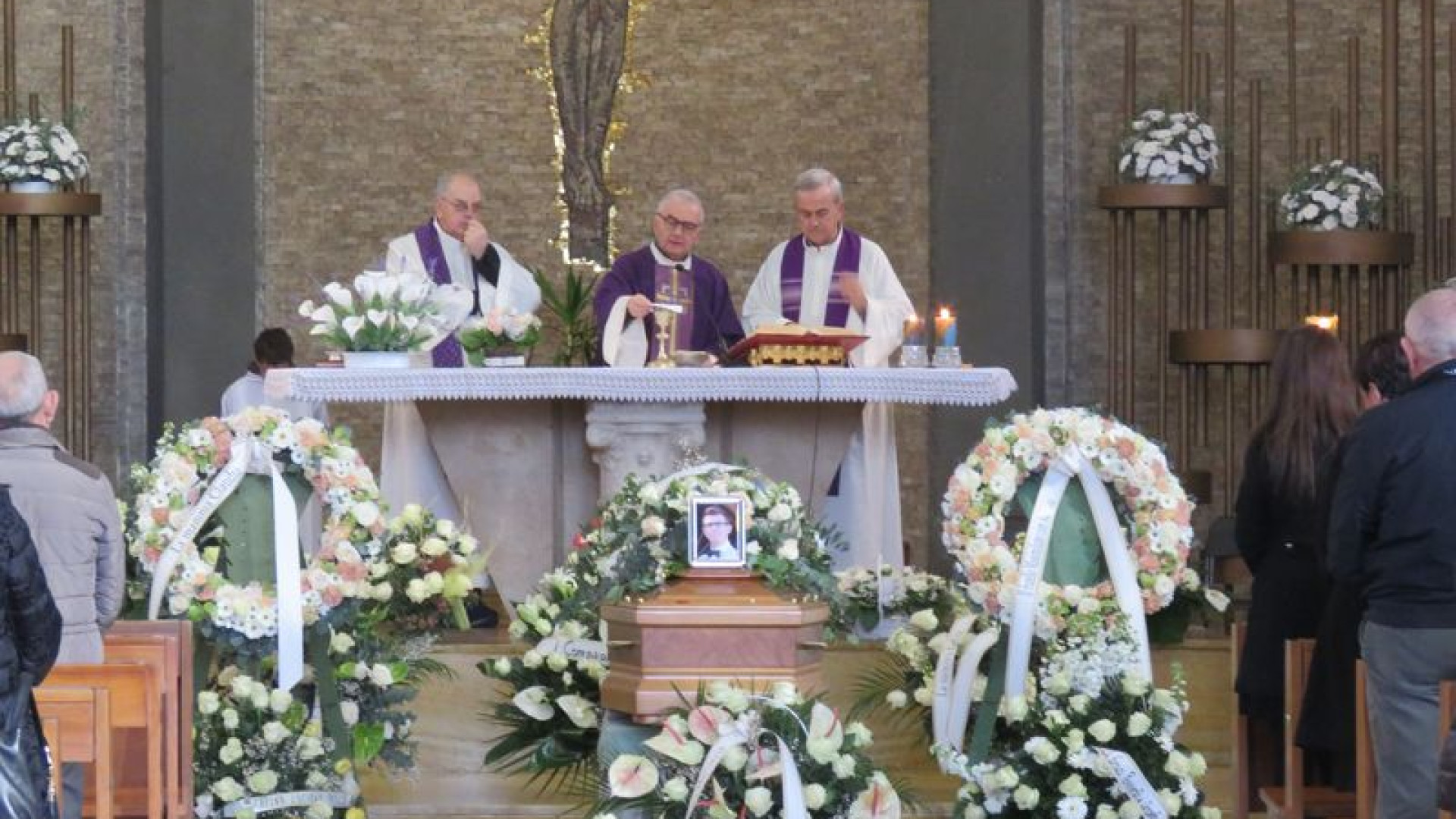Ultimo addio all'ingegnere morto in Giordania, Monsignor Illica: "Ci vuole tempo per superare il dolore"