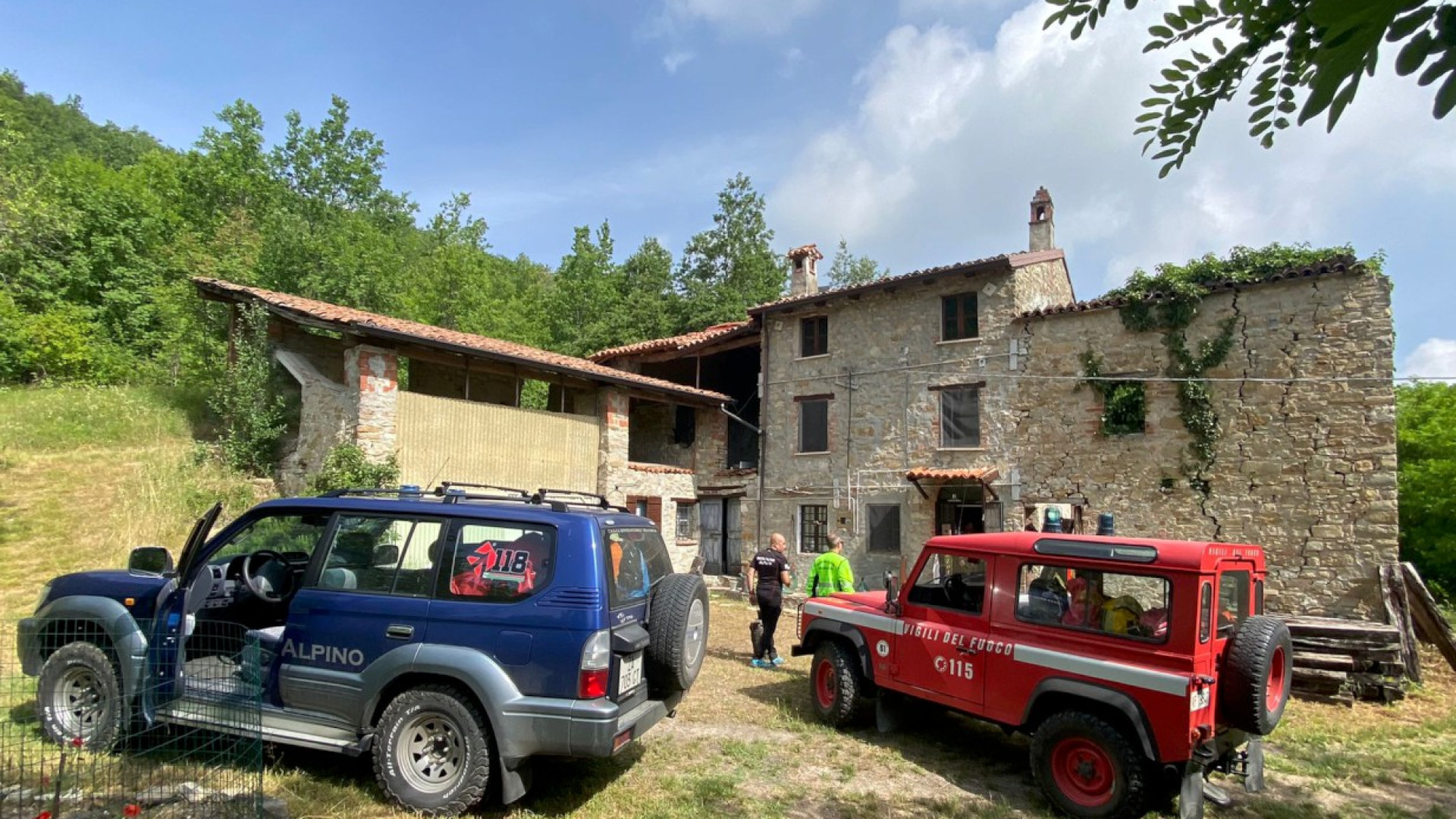 Malore in casa e raggiungibile solo in fuoristrada, interviene il soccorso alpino