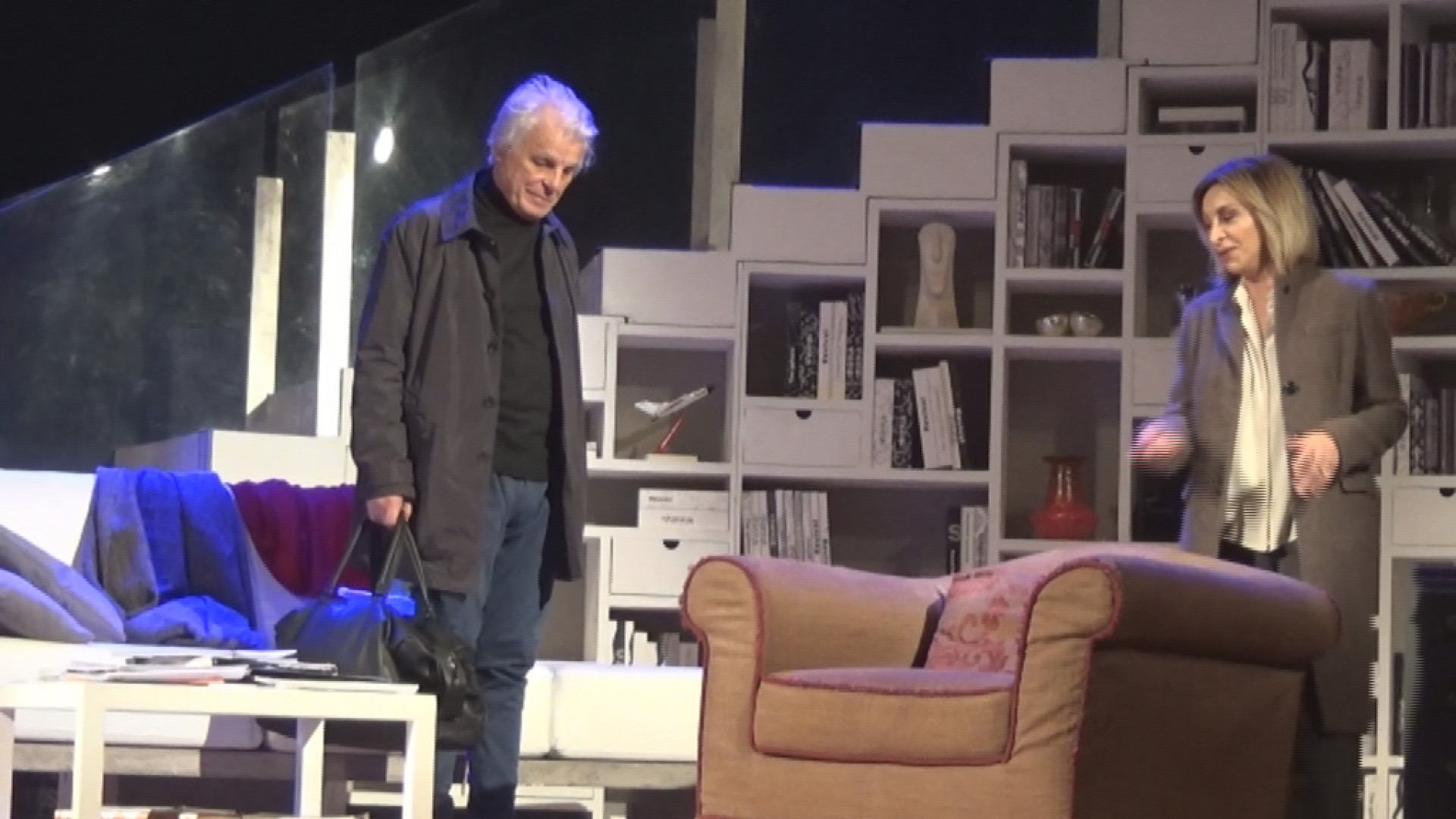 Michele Placido conquista il pubblico con "Piccoli crimini coniugali"